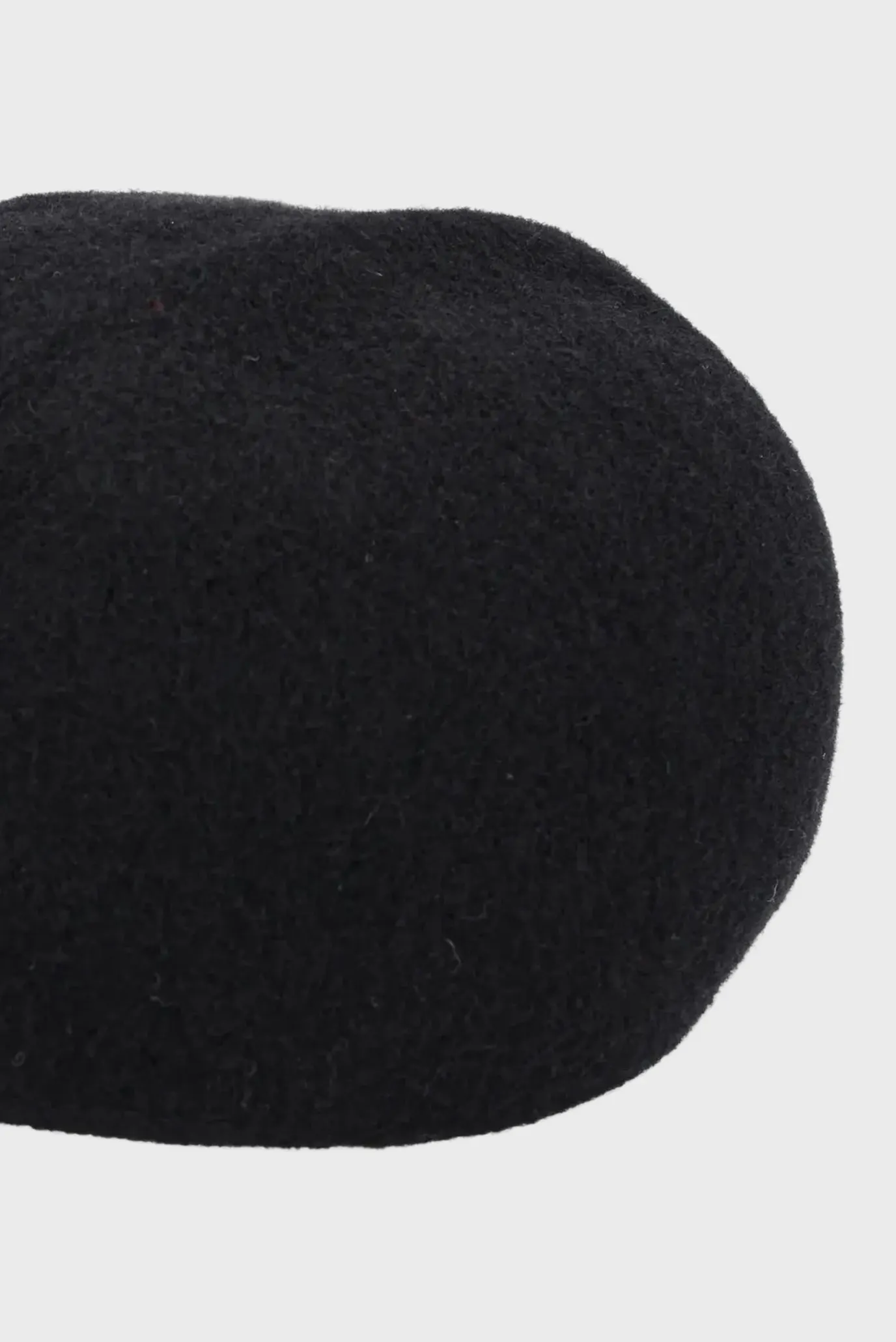 Женская черная шерстяная кепка 4