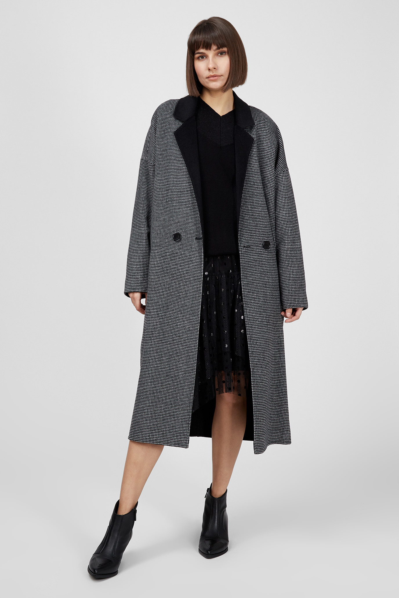 Женское серое пальто с узором 1