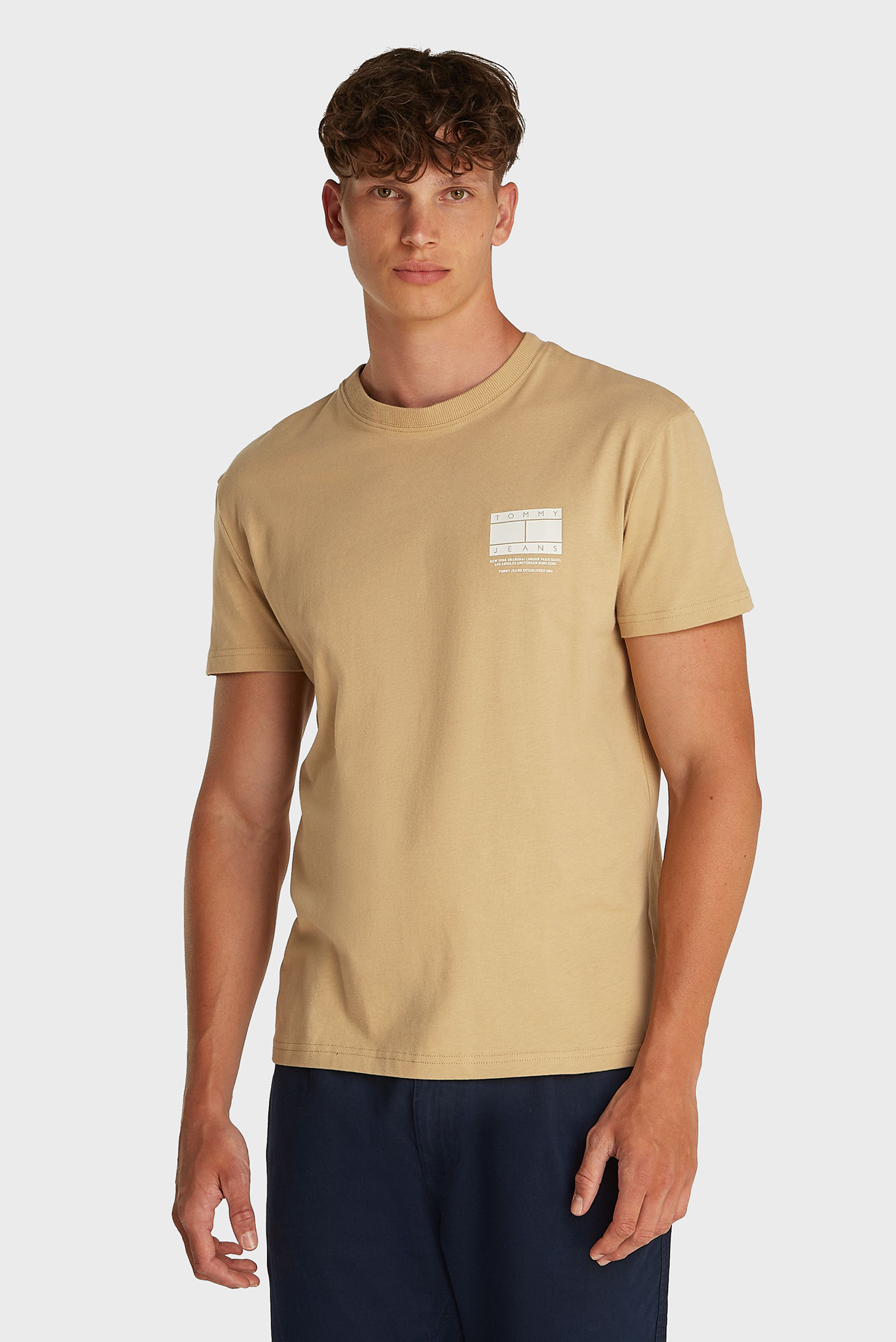 Мужская бежевая футболка GRAPHIC TEE Бежевый XXL Tommy Jeans DM0DM20814 Мужская бежевая футболка GRAPHIC TEE Бежевый XXL Tommy Jeans DM0DM20814