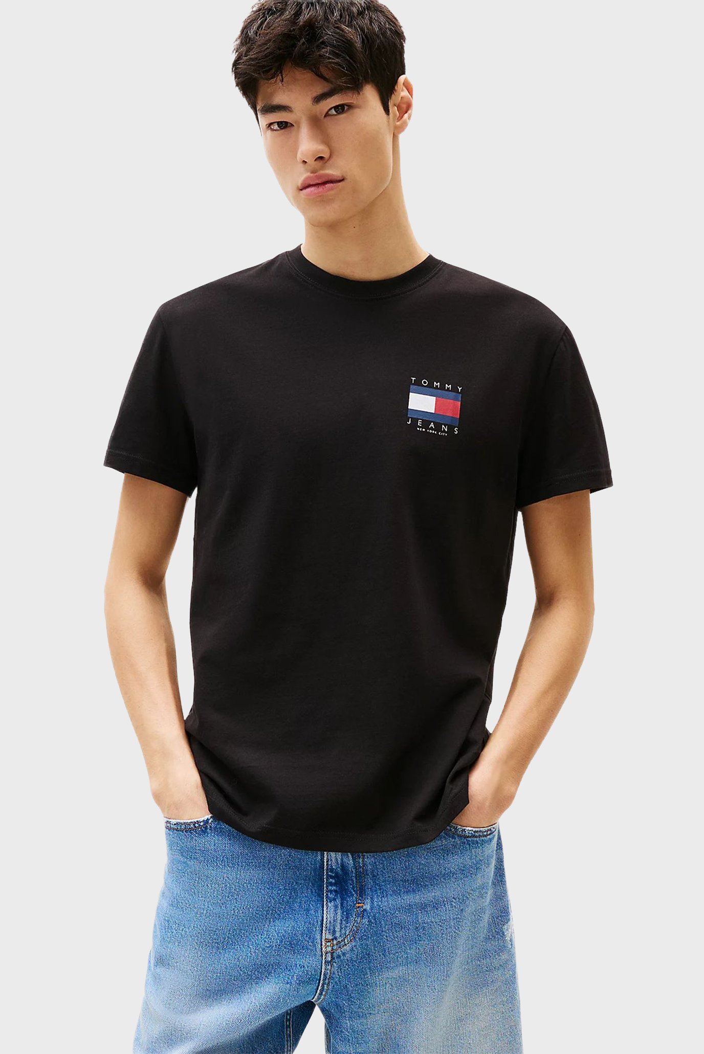 Мужская черная футболка TJM REG FLAG Черный L Tommy Jeans DM0DM21910 Мужская черная футболка TJM REG FLAG Черный L Tommy Jeans DM0DM21910