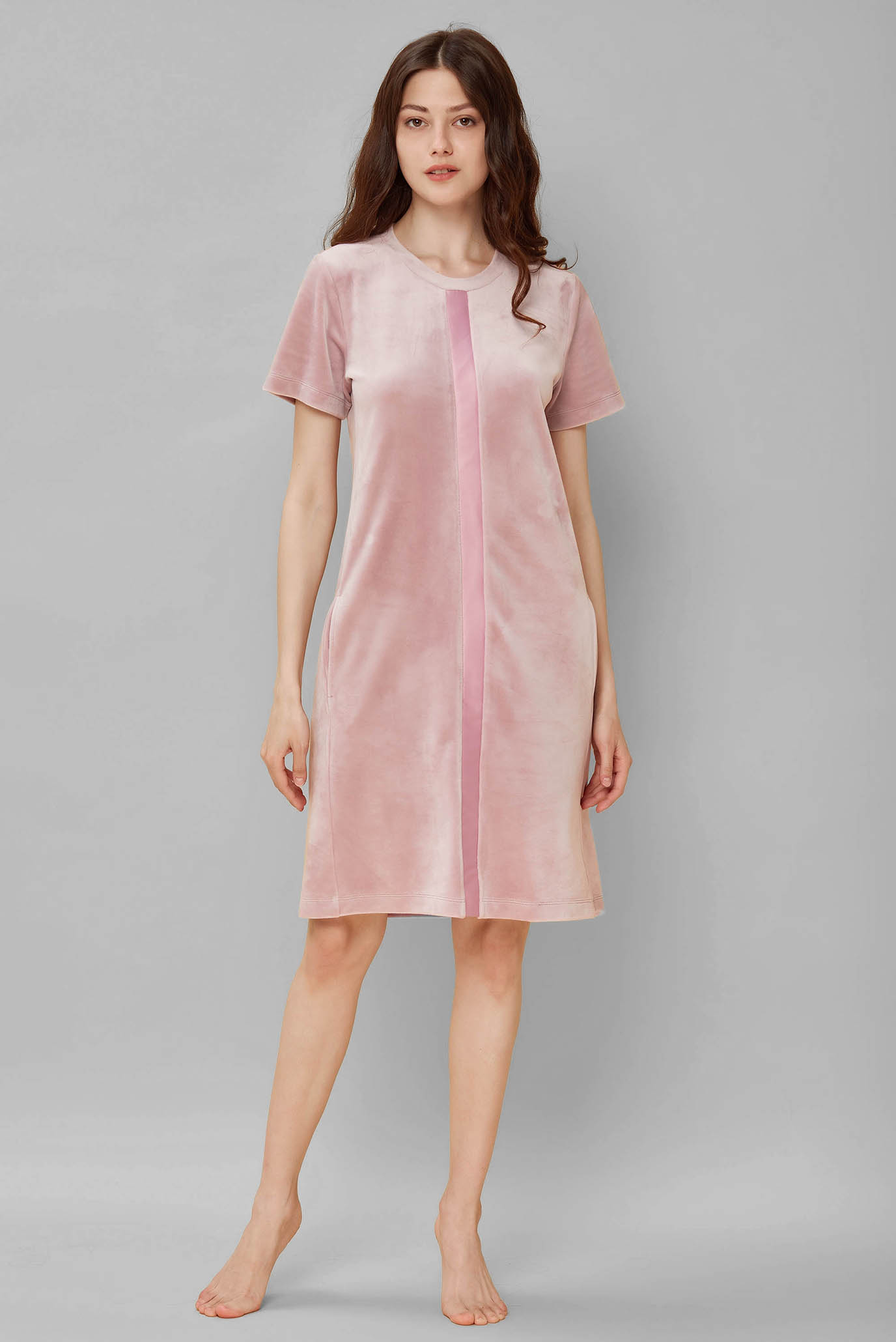 Женское розовое велюровое платье 1