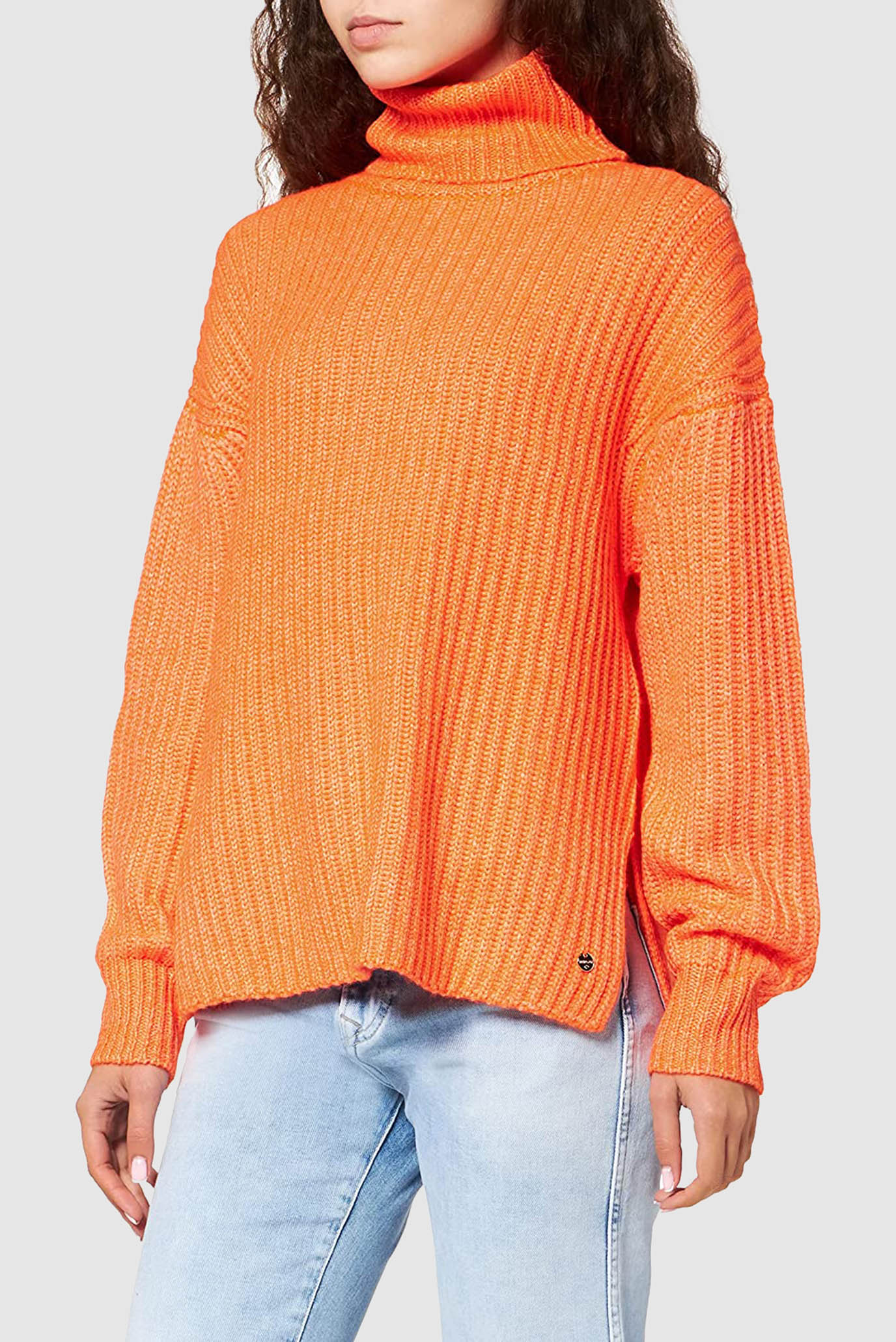 Женский оранжевый свитер 1