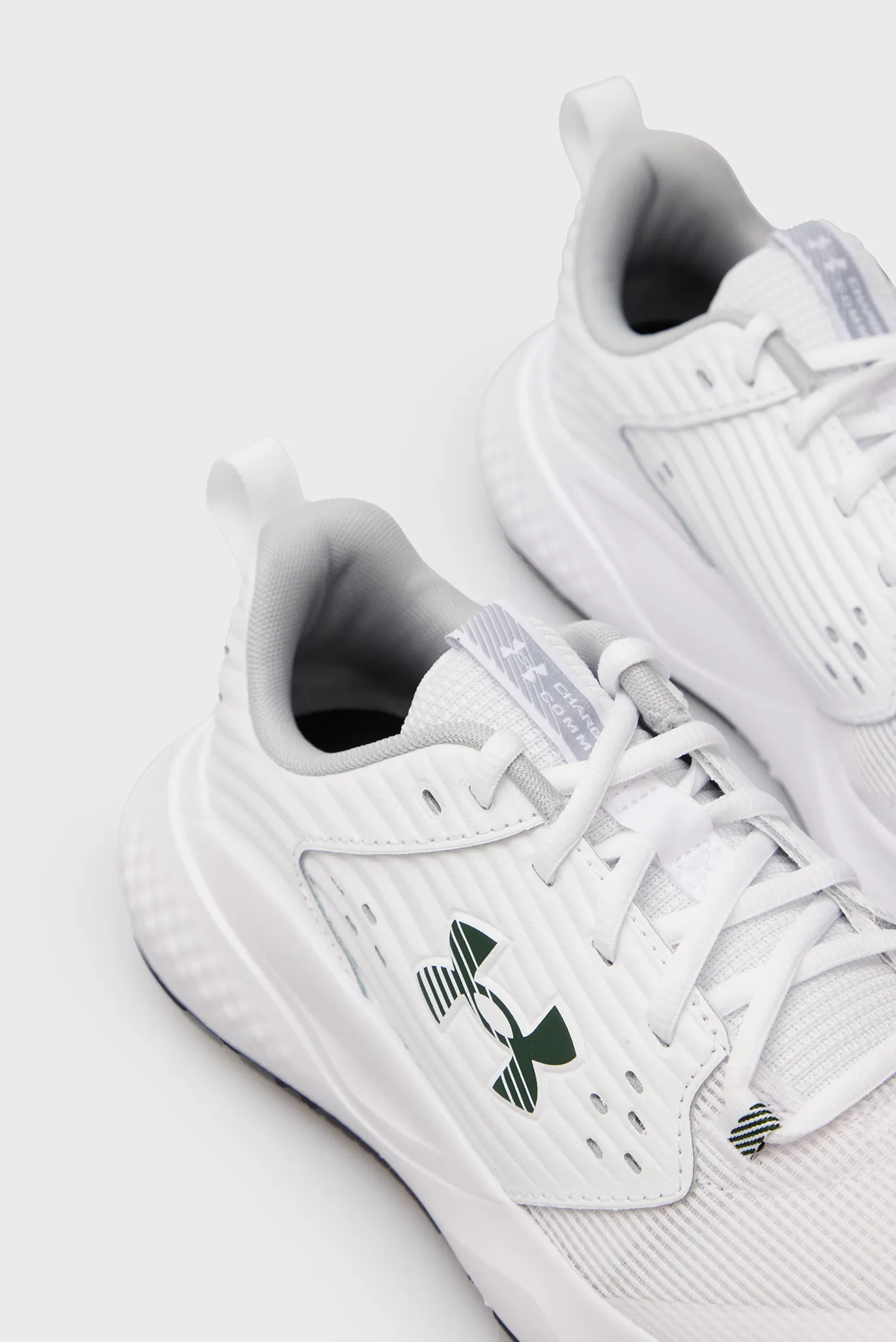 Чоловічі білі кросівки UA Charged Commit TR 4 2