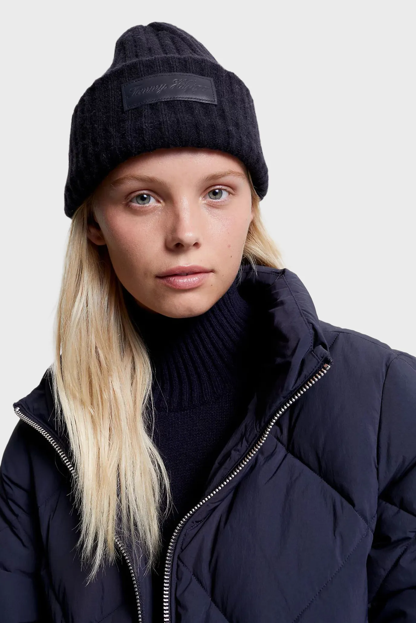 Жіноча темно-синя шапка 2