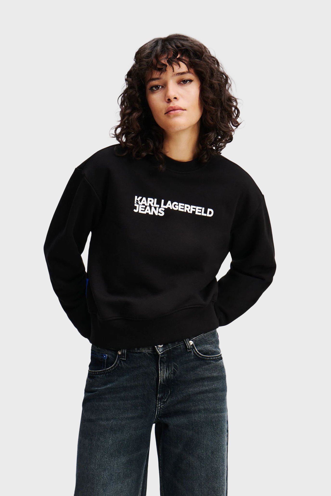 Женский черный свитшот REG ESSENTIAL LOGO SWEAT 1