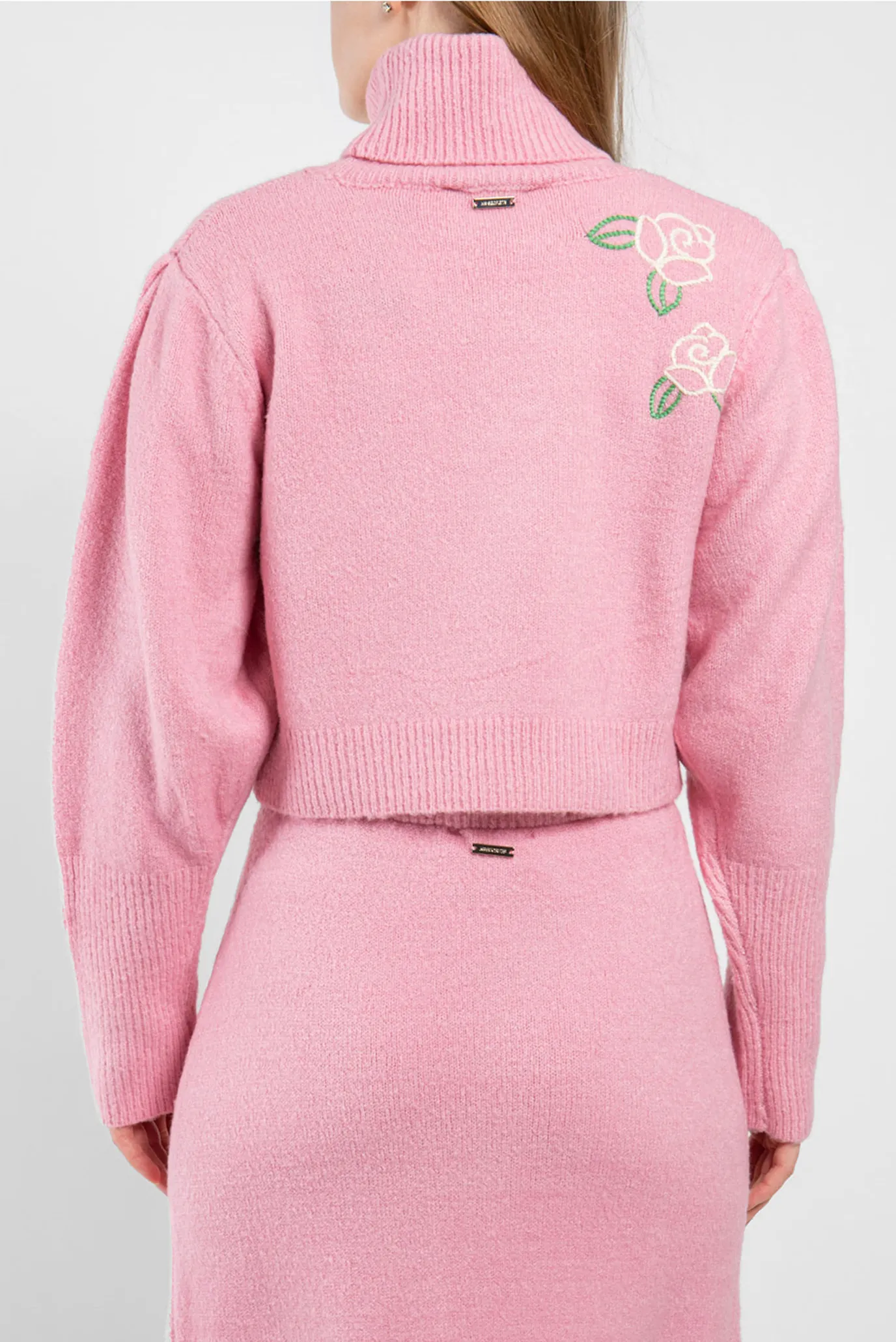 Женский розовый свитер 3