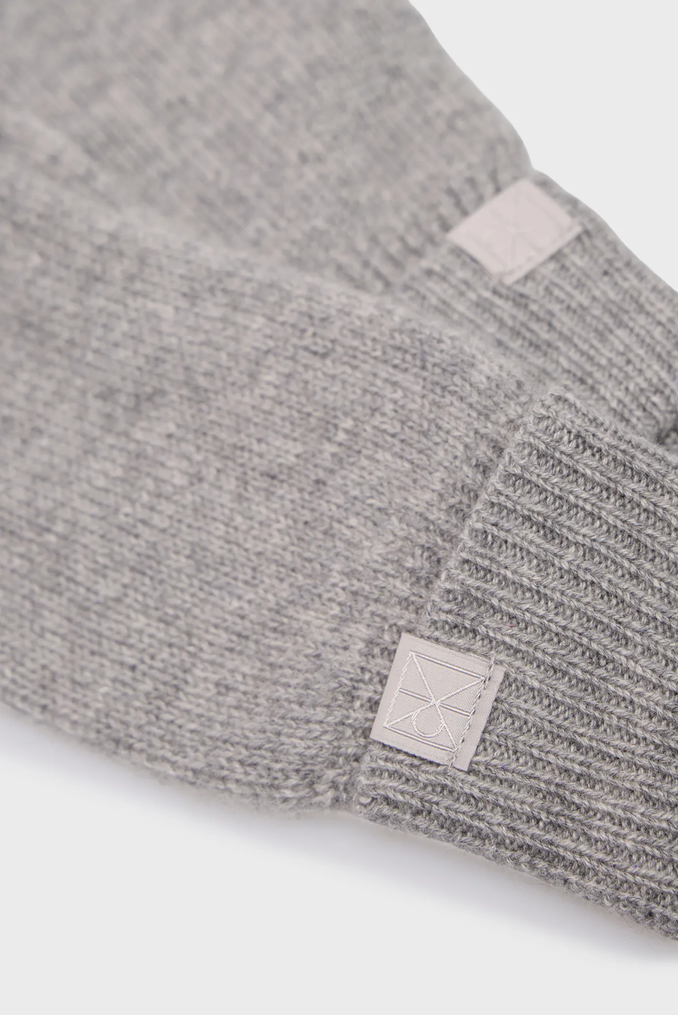 Женские серые кашемировые перчатки EMBLEM 3