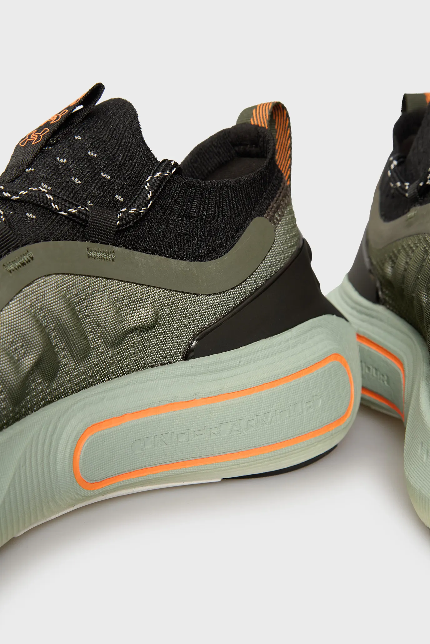 uu  Оливкові кросівки UA U Phantom 4 RFLCT Under Armour 3027672-310