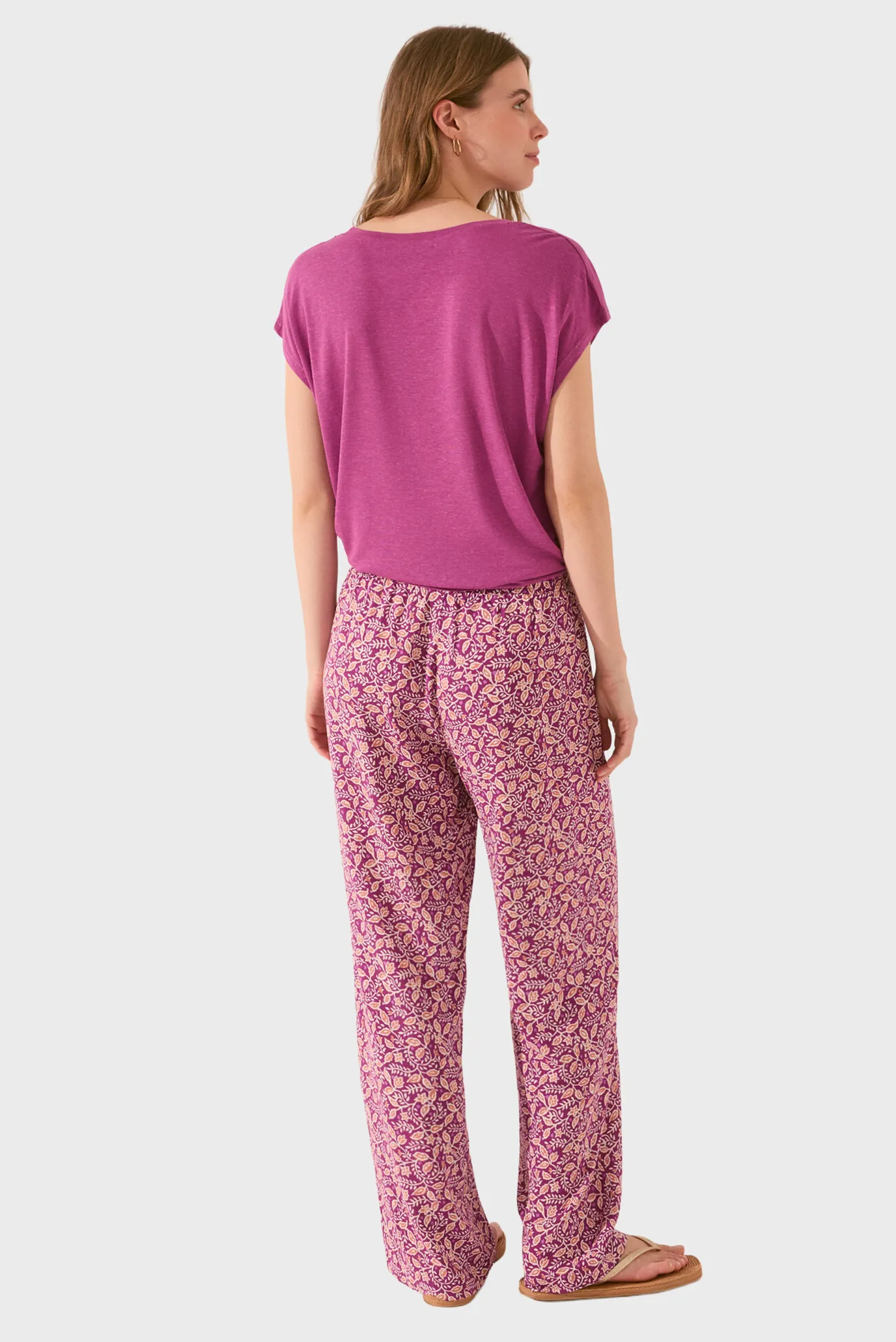 Женские розовые брюки с узором 3