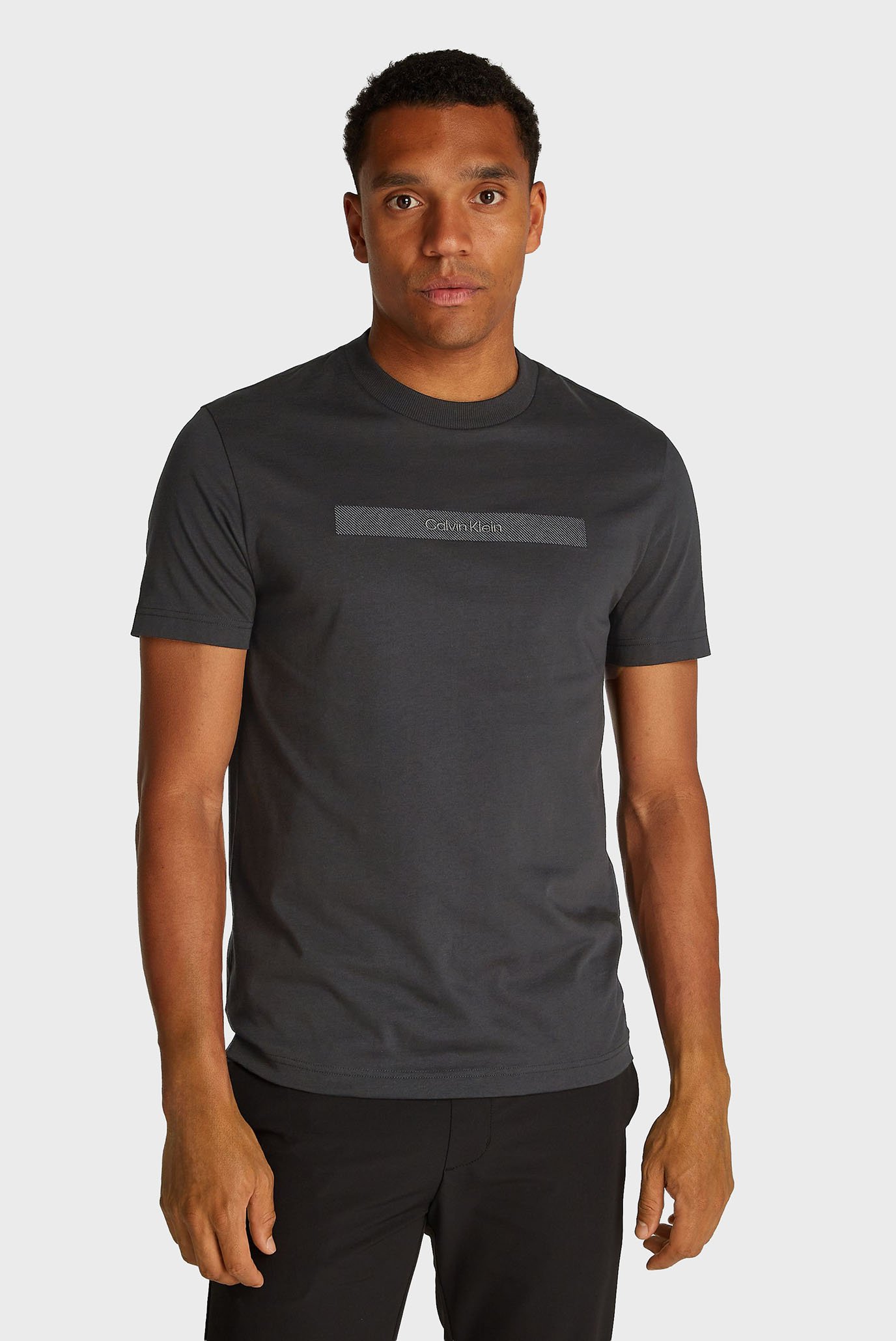 Мужская черная футболка STRUCTURED EMBROIDERY T-SHIRT Черный M Calvin Klein K10K113791 Мужская черная футболка STRUCTURED EMBROIDERY T-SHIRT Черный M Calvin Klein K10K113791