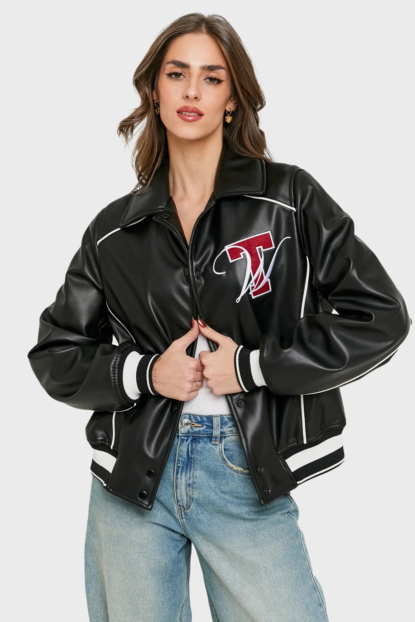 Жіноча чорна куртка 4