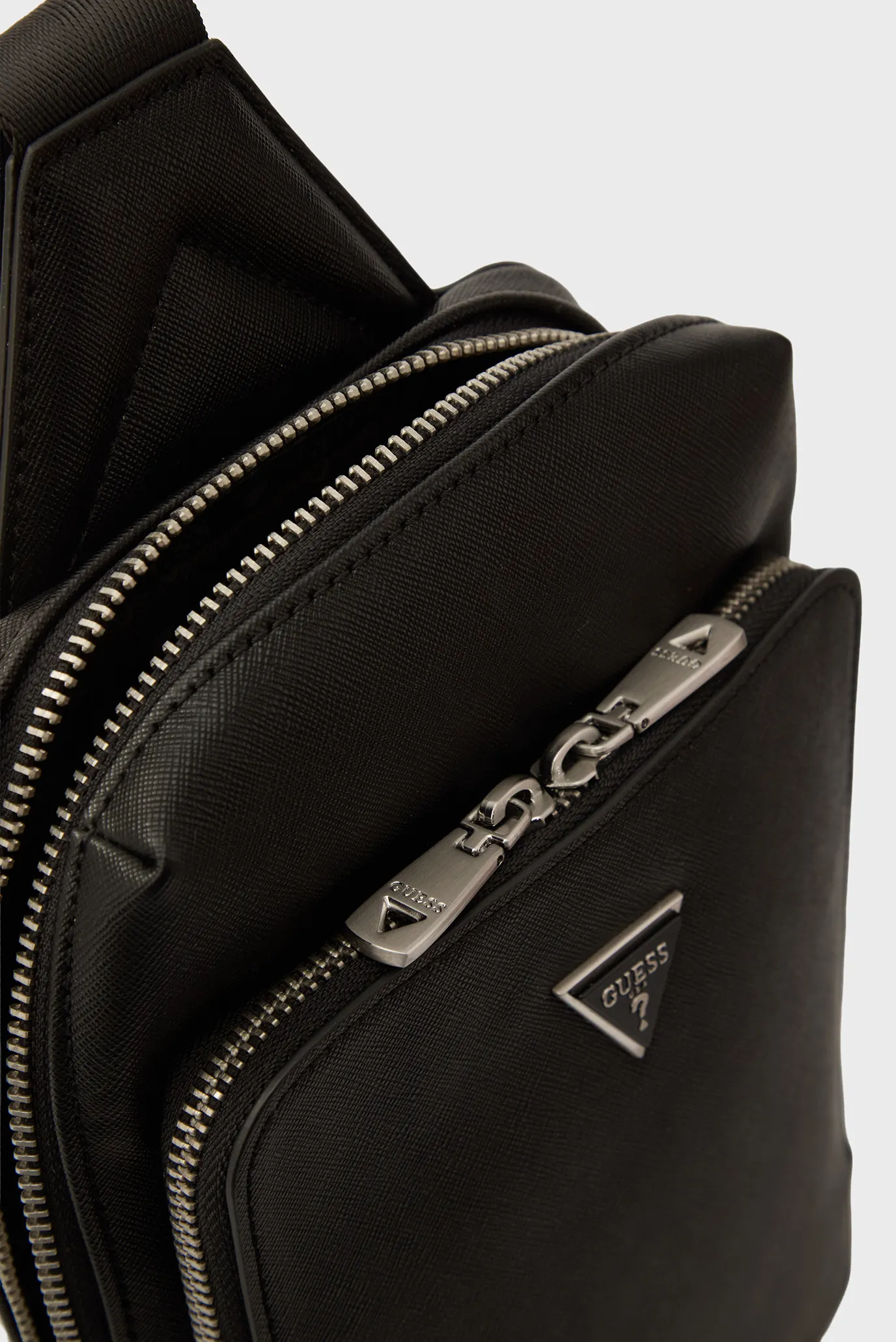 GUESS Milano Crossover Sling Bag – Schwarz, 15x27x6 Cm, Aus Polyurethan, Verstellbarer Gurt