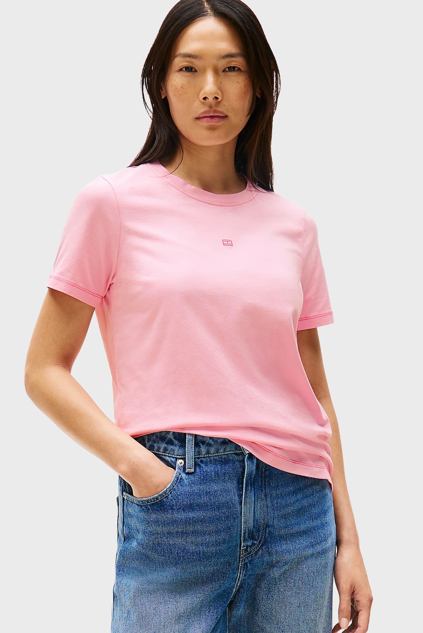 Женская розовая футболка TONAL FLAG REG C-NK Розовый L Tommy Hilfiger WW0WW45626 Женская розовая футболка TONAL FLAG REG C-NK Розовый L Tommy Hilfiger WW0WW45626