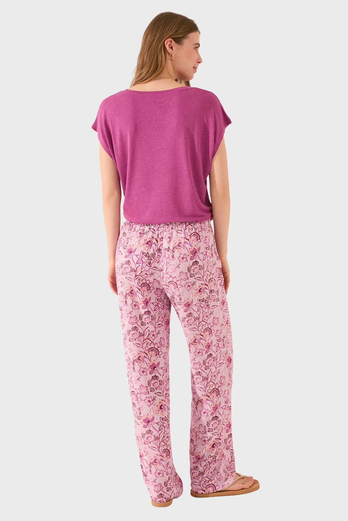 Женские розовые брюки с узором 3