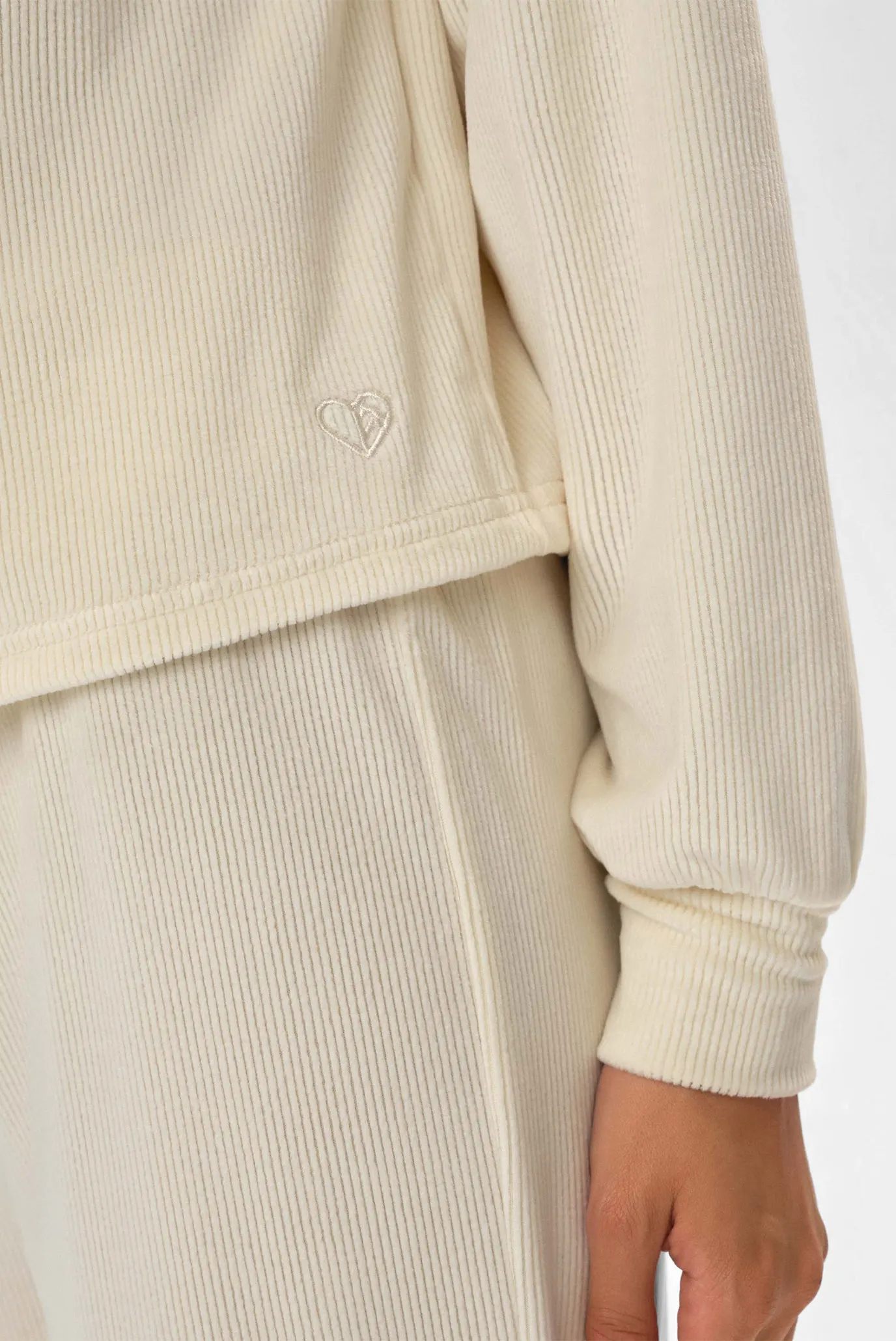 Жіноча біла піжама (лонгслів, брюки) Jade 7