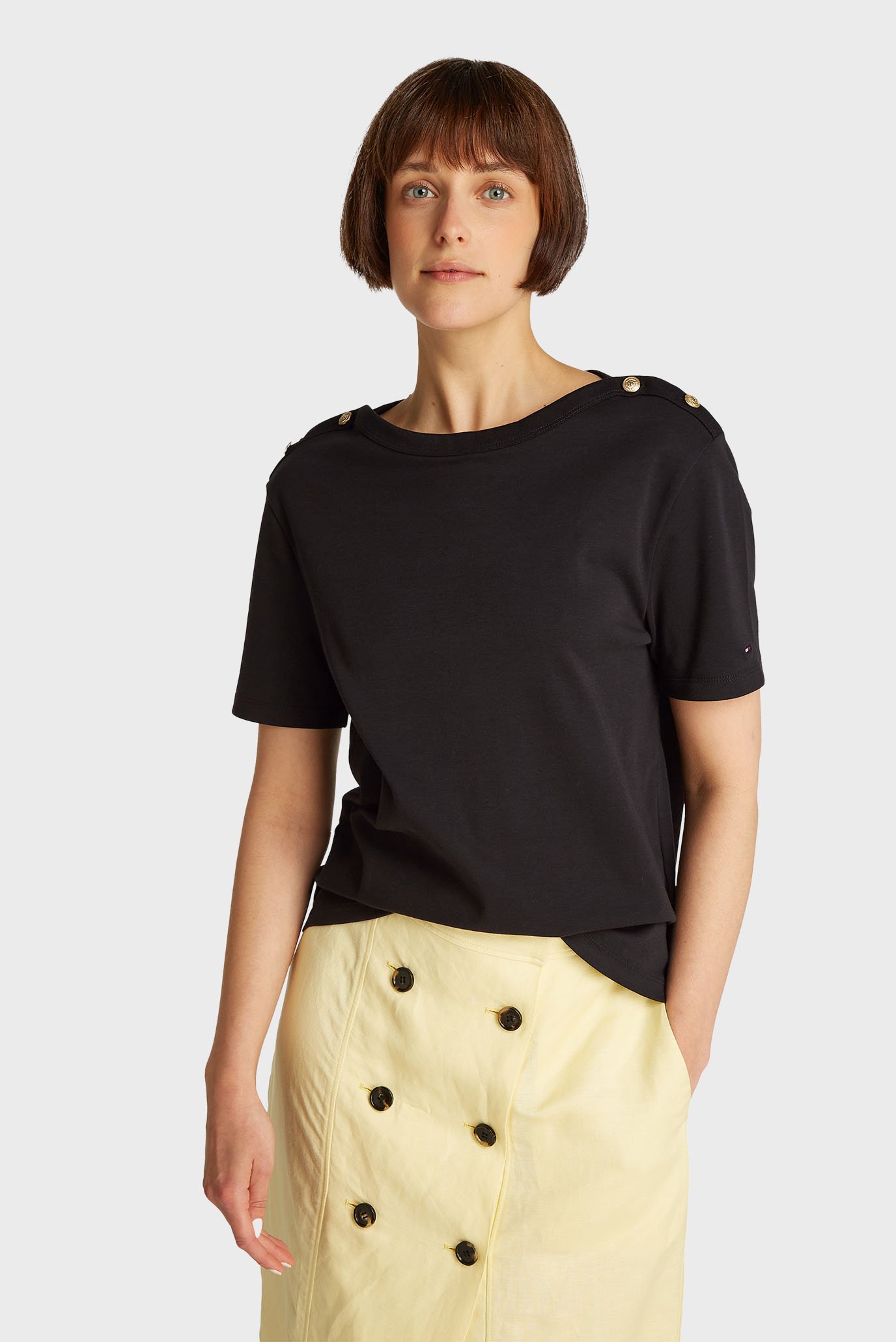 Женская черная футболка STRIPE GOLD BTN C-NK Черный XS Tommy Hilfiger WW0WW42907 Женская черная футболка STRIPE GOLD BTN C-NK Черный XS Tommy Hilfiger WW0WW42907