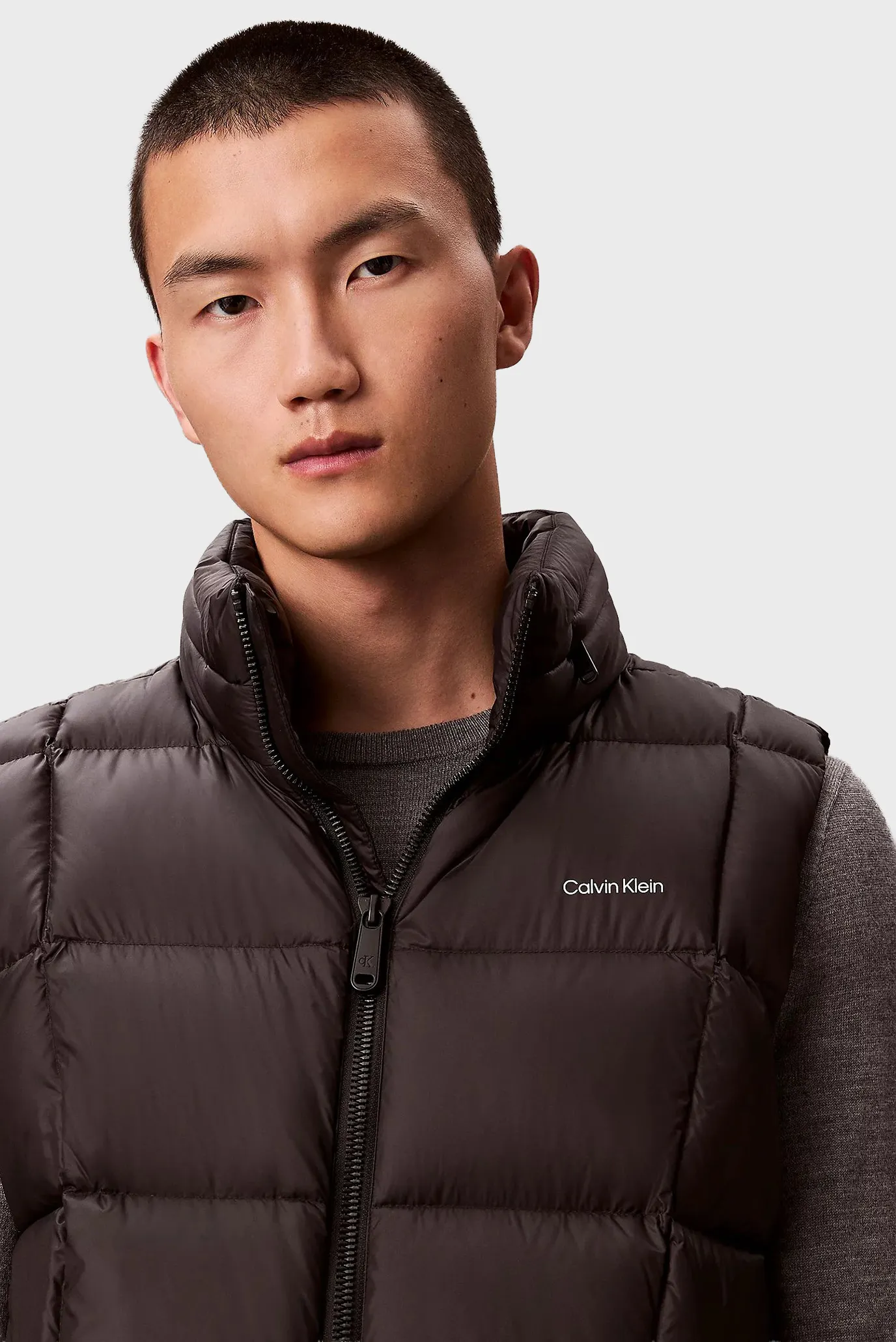 Чоловічий чорний жилет SVLSS NYLON QUILTED PUFFER VEST 4