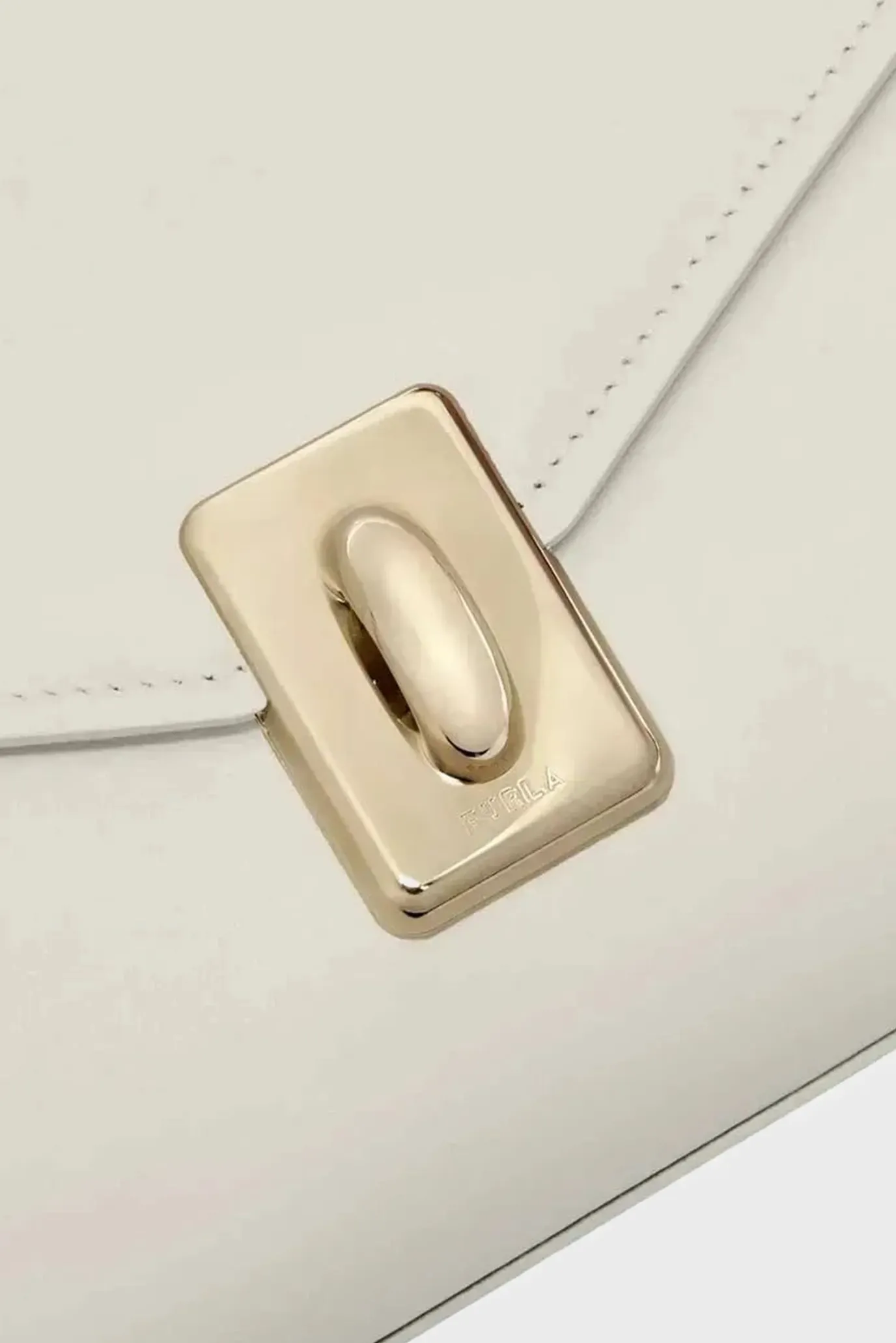 Женская белая кожаная сумка 2