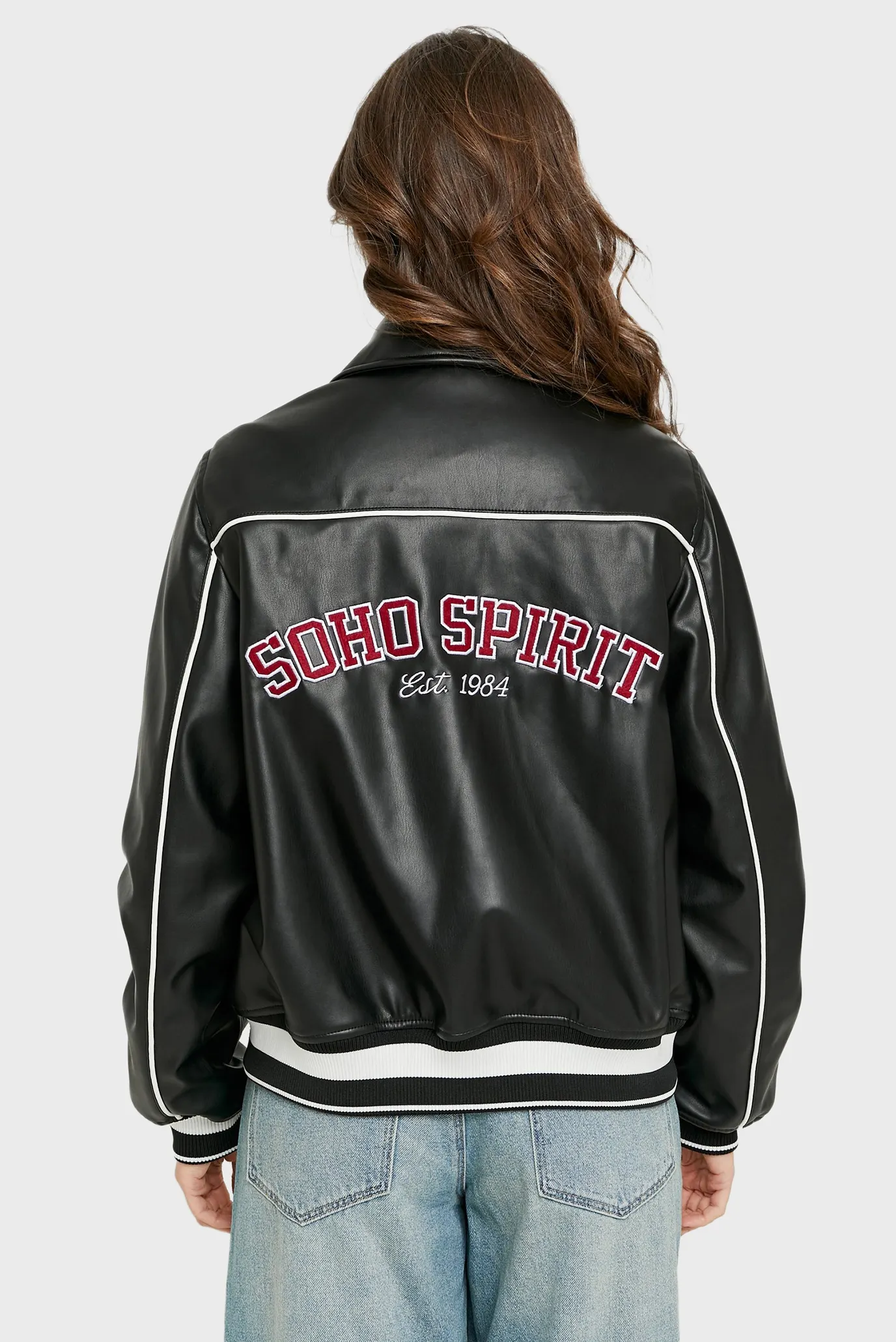 Жіноча чорна куртка 3