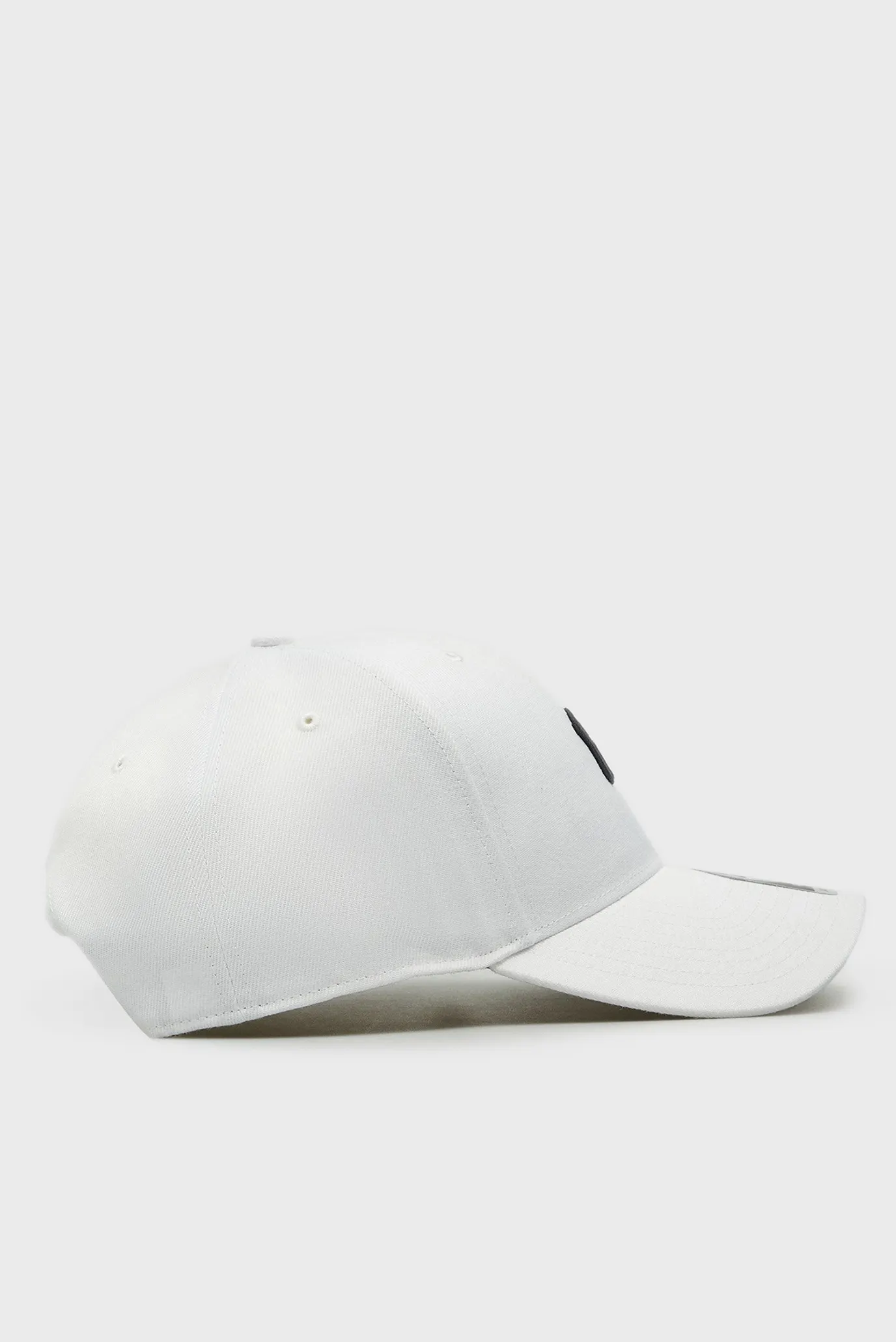Біла кепка 2