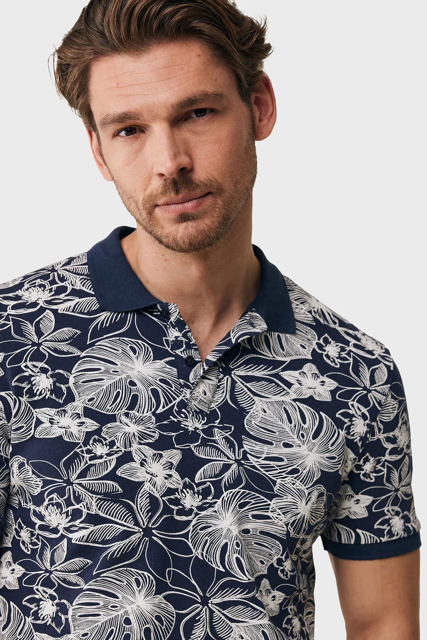 Чоловіче темно-синє поло з візерунком 4