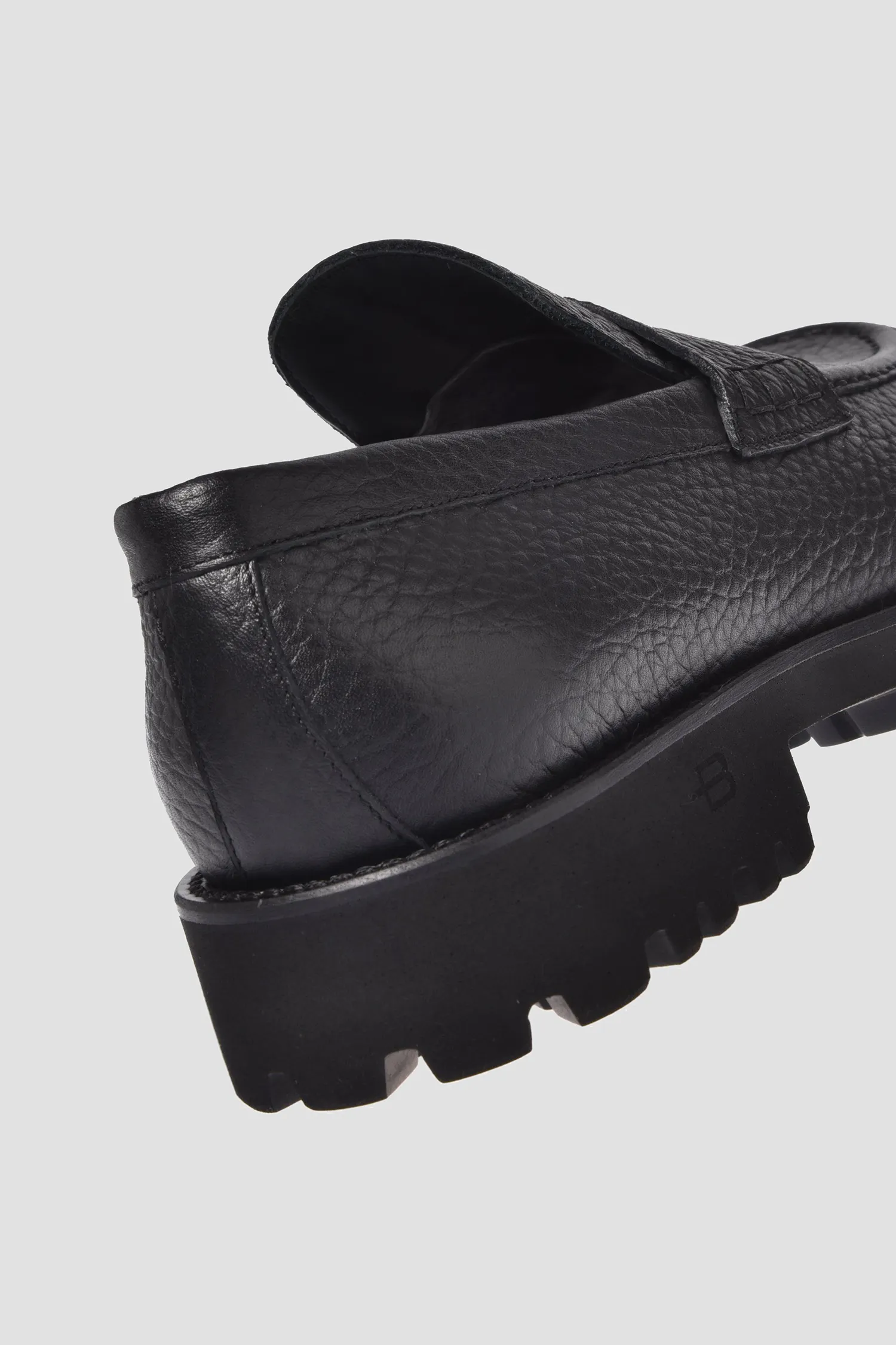 Чоловічі чорні шкіряні лофери 2