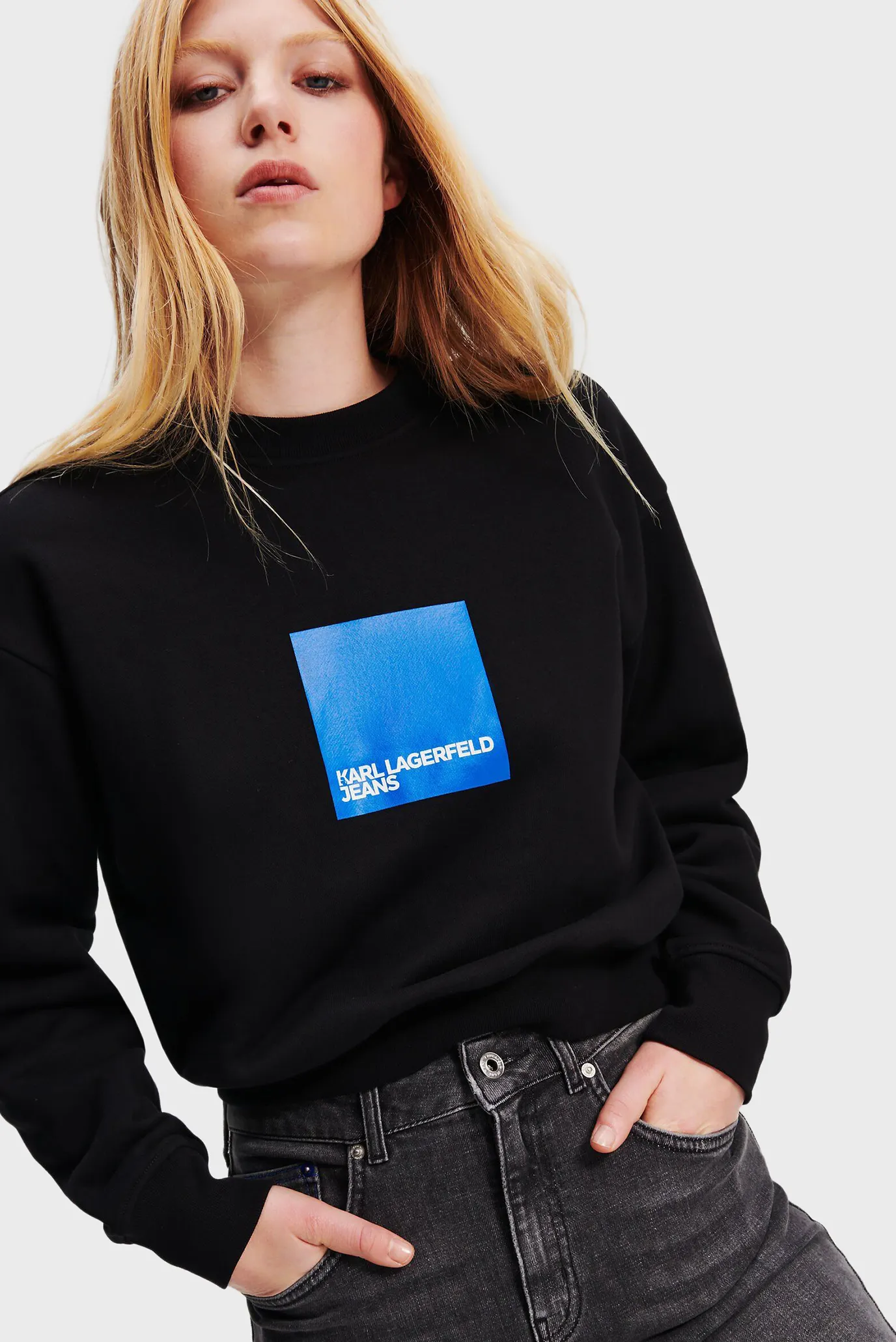 Женский черный свитшот 3