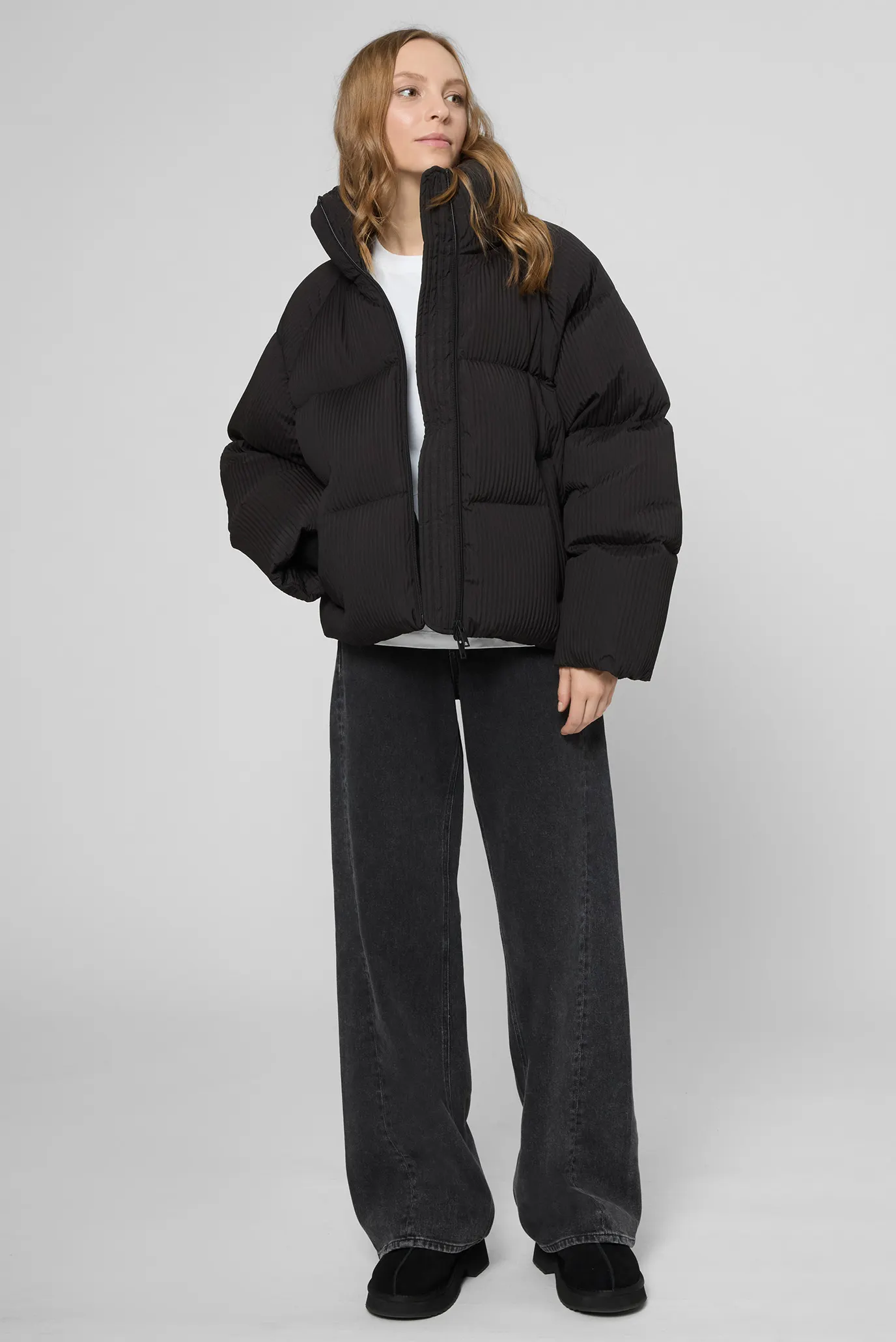 Жіночий чорний пуховик 2