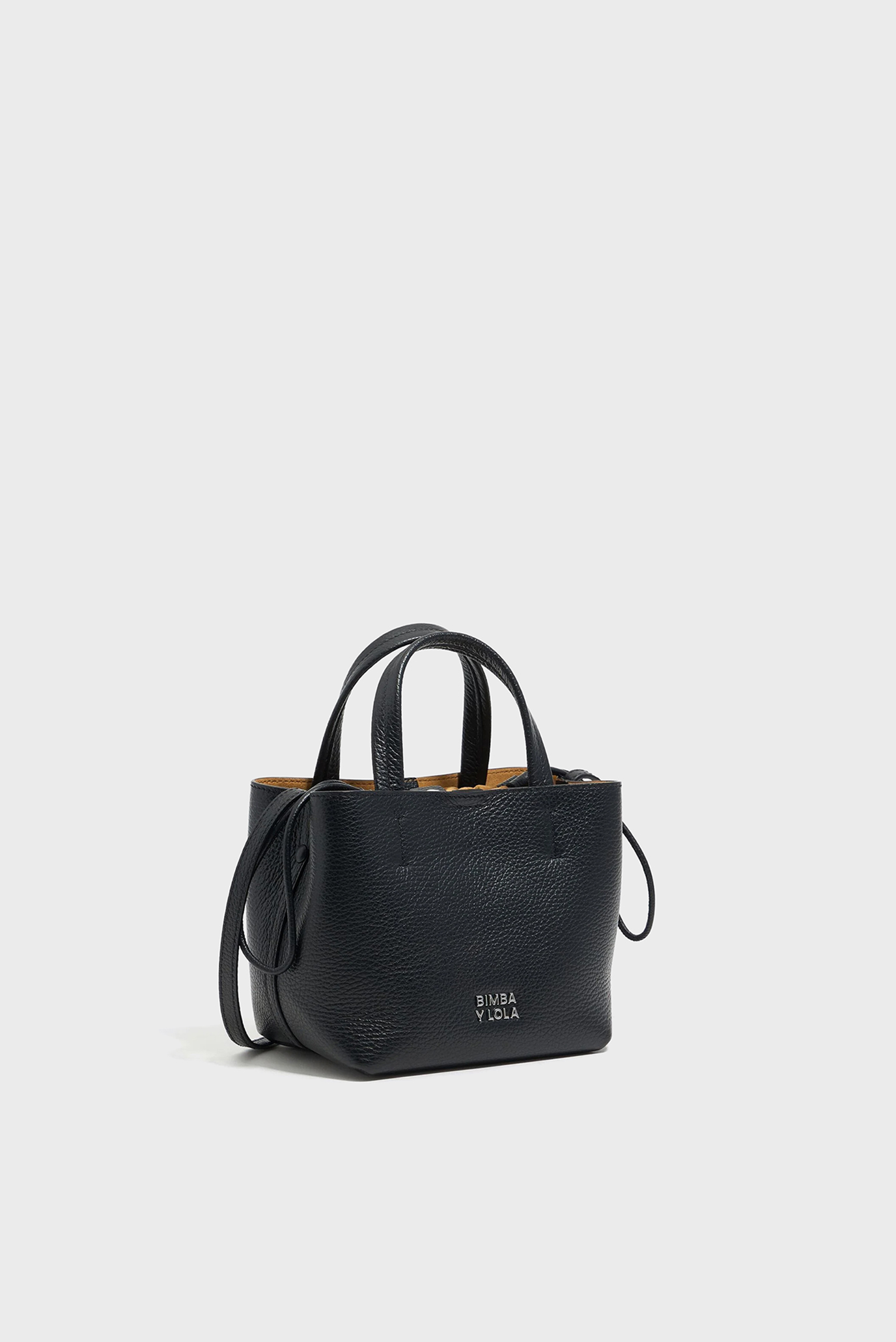 Женская черная кожаная сумка Черный ONESIZE Bimba Y Lola 251BBBJ7L.10000 Женская черная кожаная сумка Черный ONESIZE Bimba Y Lola 251BBBJ7L.10000