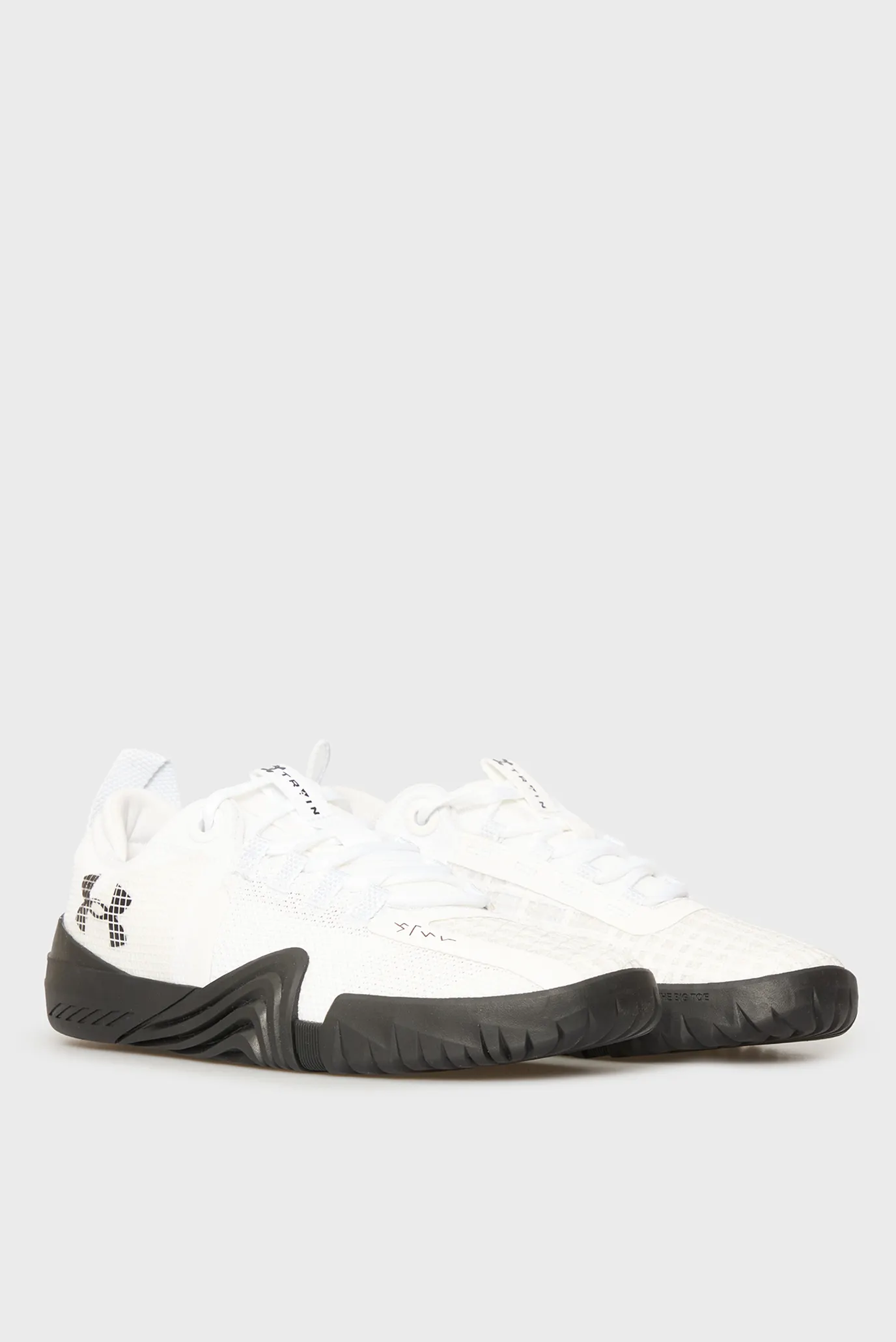 Чоловічі білі кросівки UA TriBase Reign 6 3