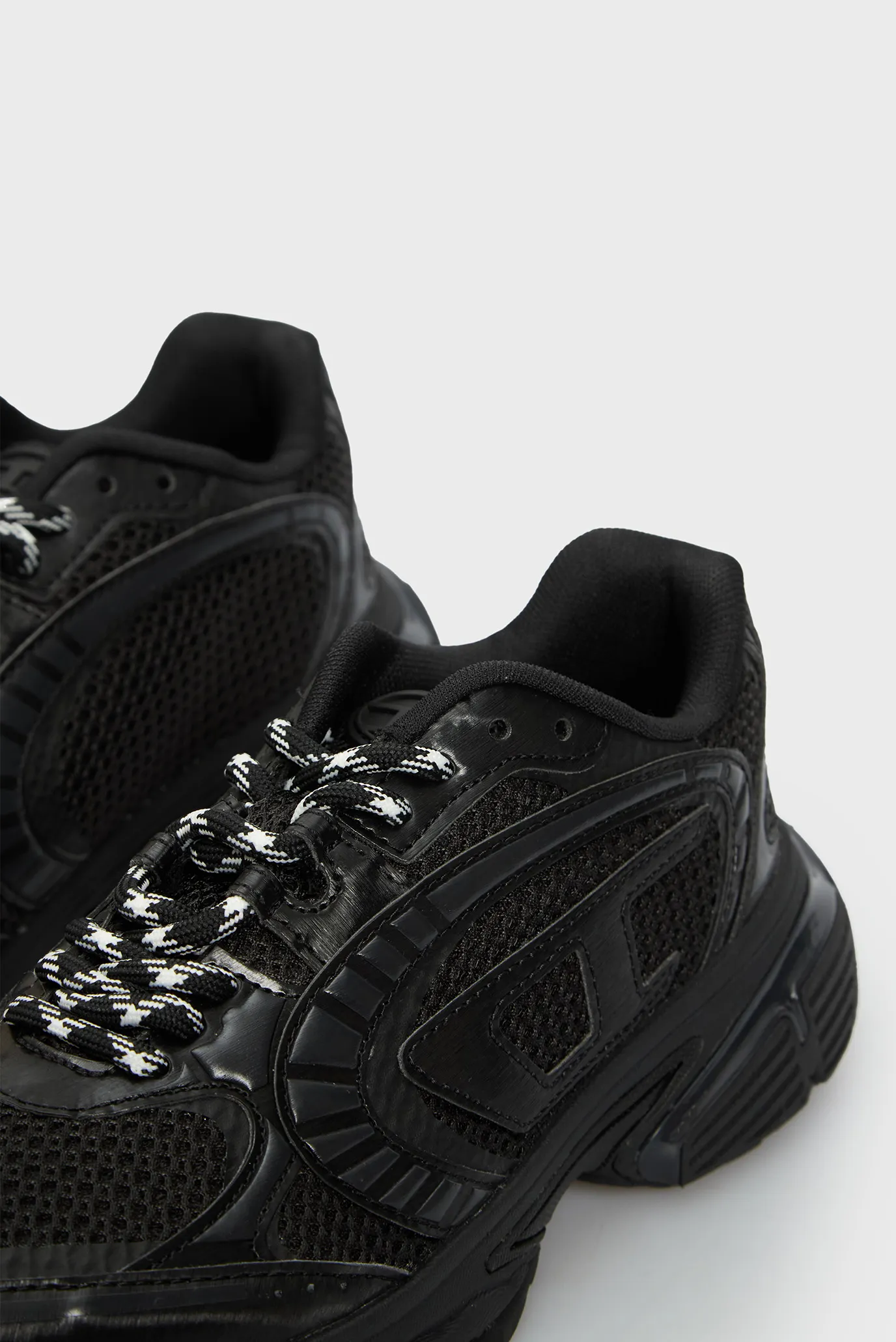 Жіночі чорні кросівки PRO V DENSE 2