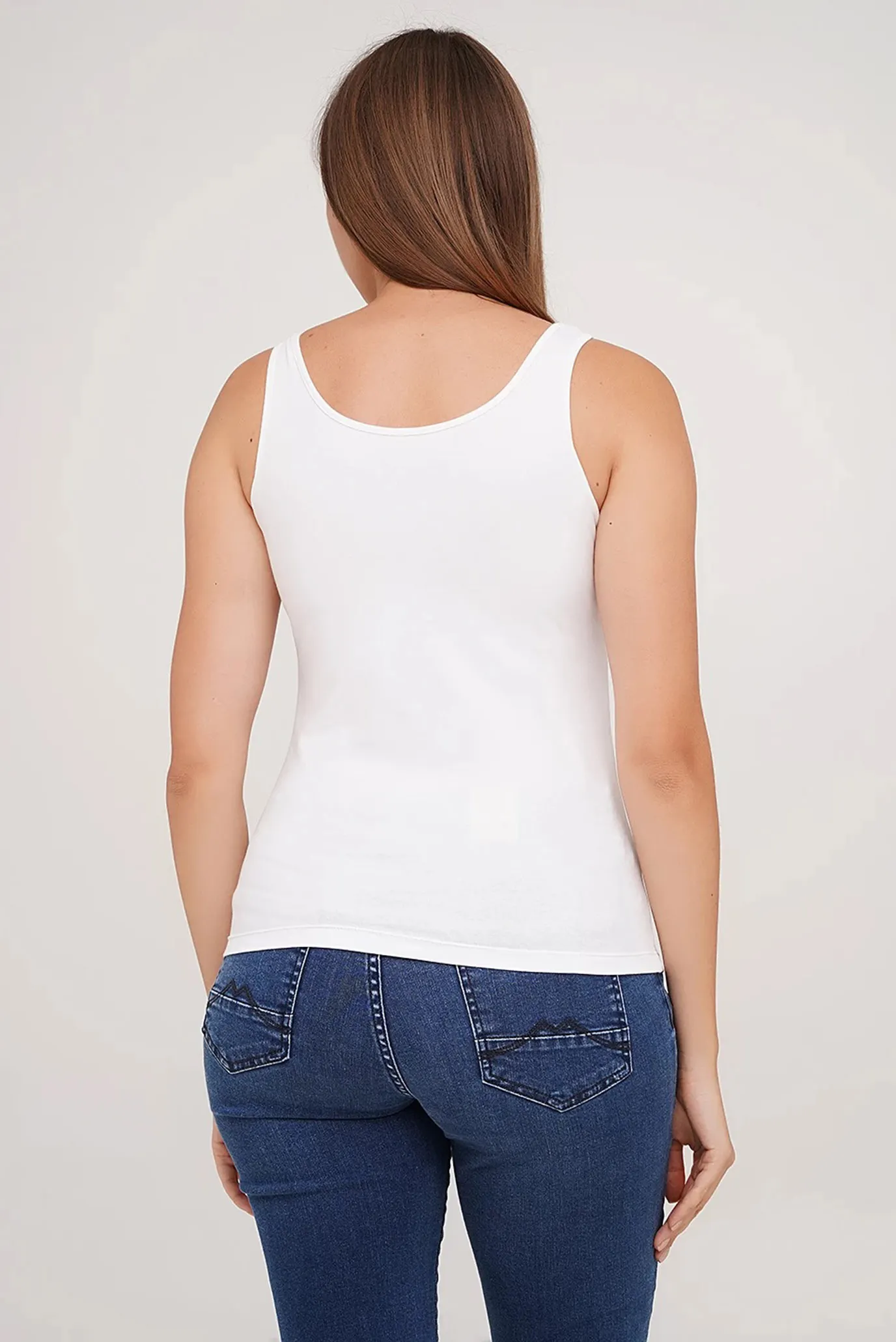 Женская белая майка 2