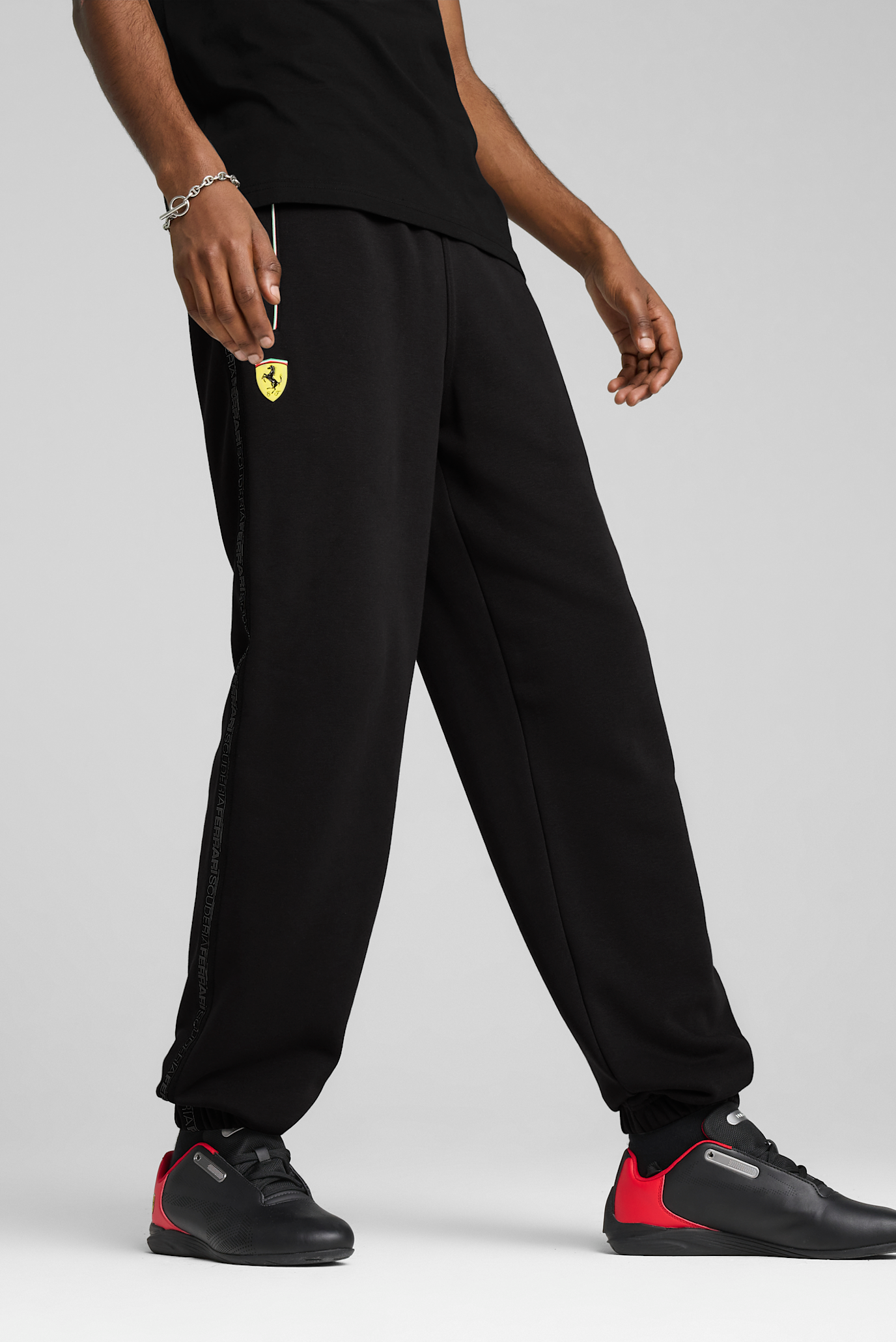 Мужские черные спортивные брюки Scuderia Ferrari Race Sweatpants Men 1