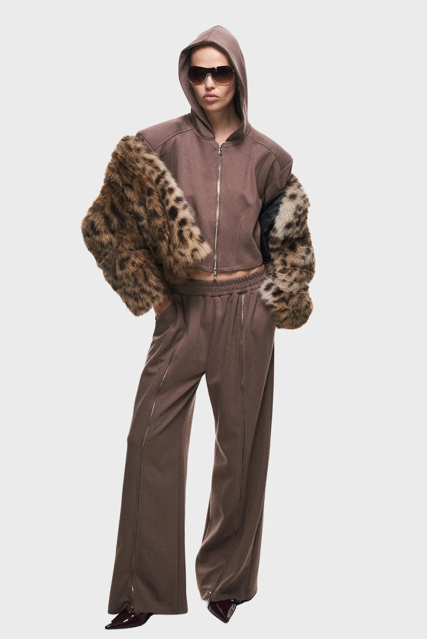 Жіноча бежева шуба з візерунком 1