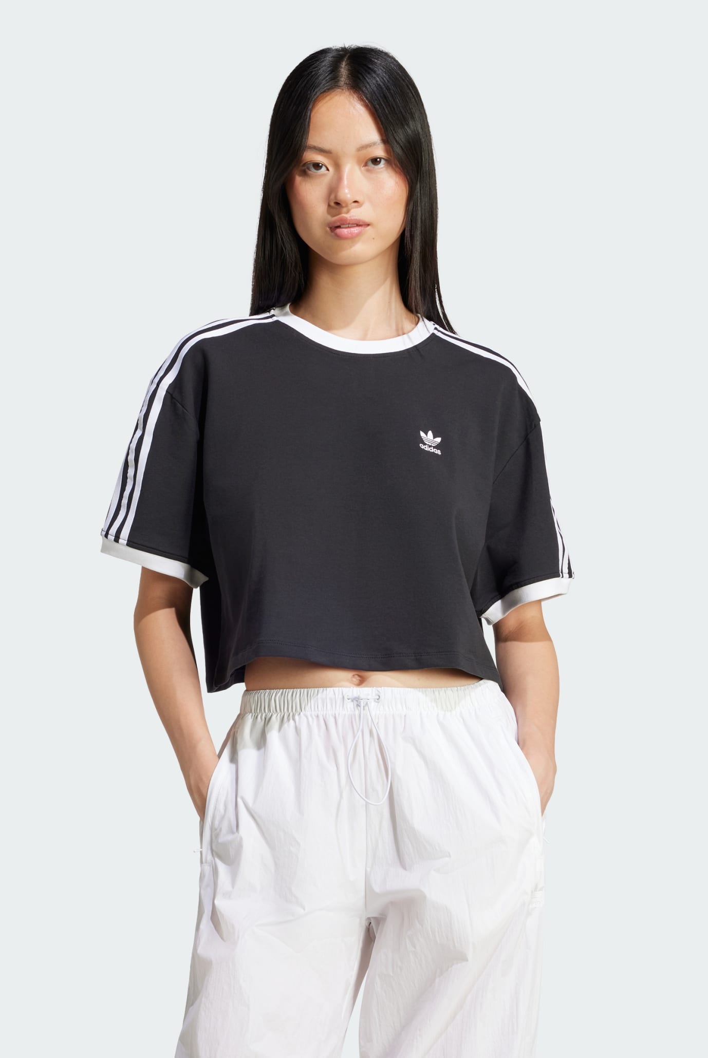 Женская черная футболка
Adicolor 3-Stripes Loose Crop 1