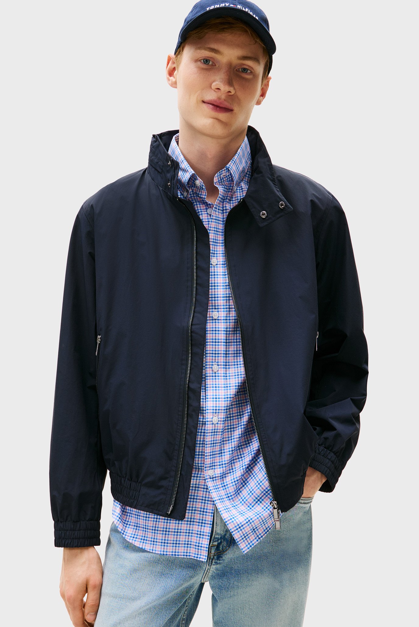 Мужская темно-синяя ветровка NYLON WINDBREAKER Синий L Tommy Hilfiger MW0MW39725 Мужская темно-синяя ветровка NYLON WINDBREAKER Синий L Tommy Hilfiger MW0MW39725