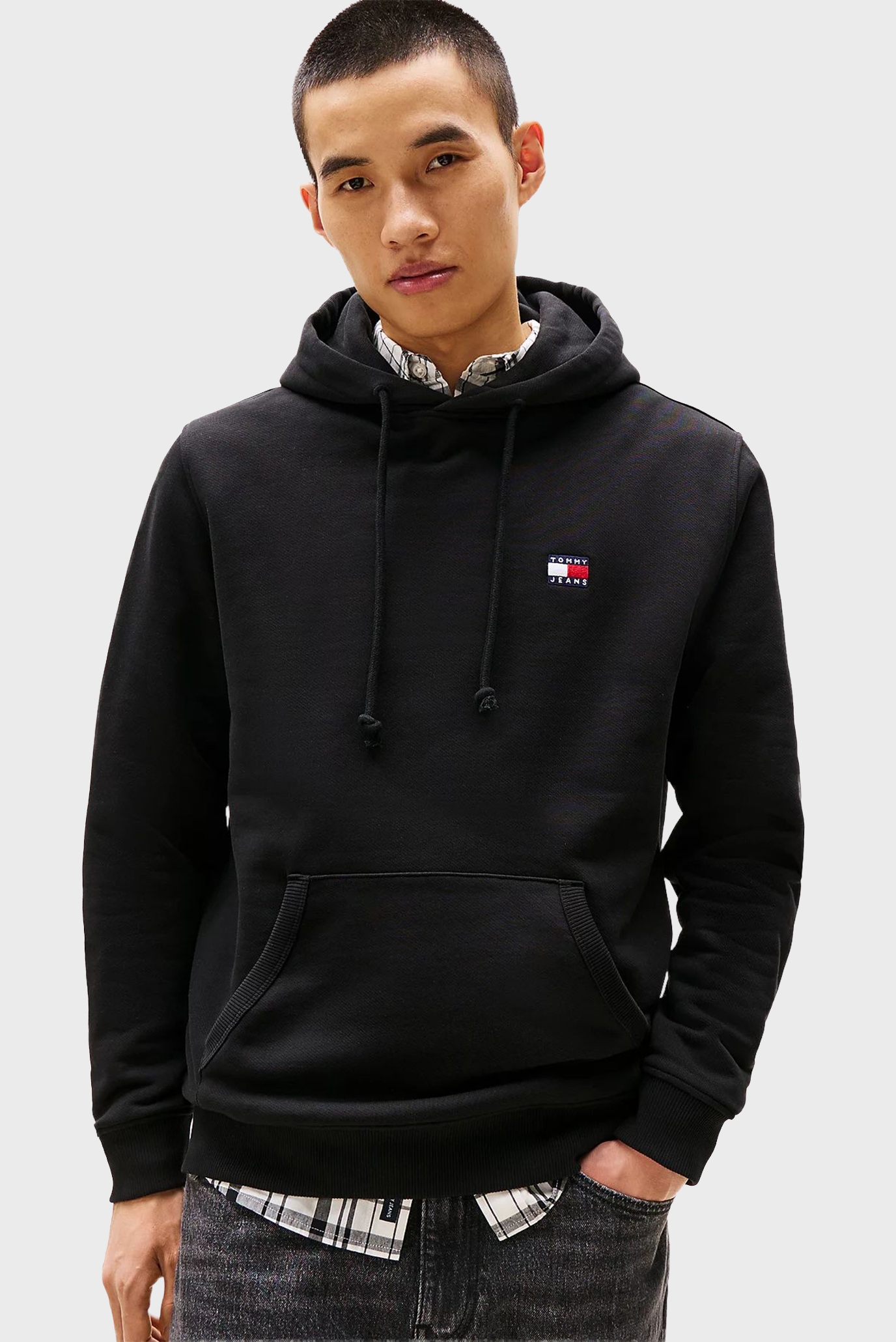 Мужское черное худи REG BADGE Черный M Tommy Jeans DM0DM20258 Мужское черное худи REG BADGE Черный M Tommy Jeans DM0DM20258