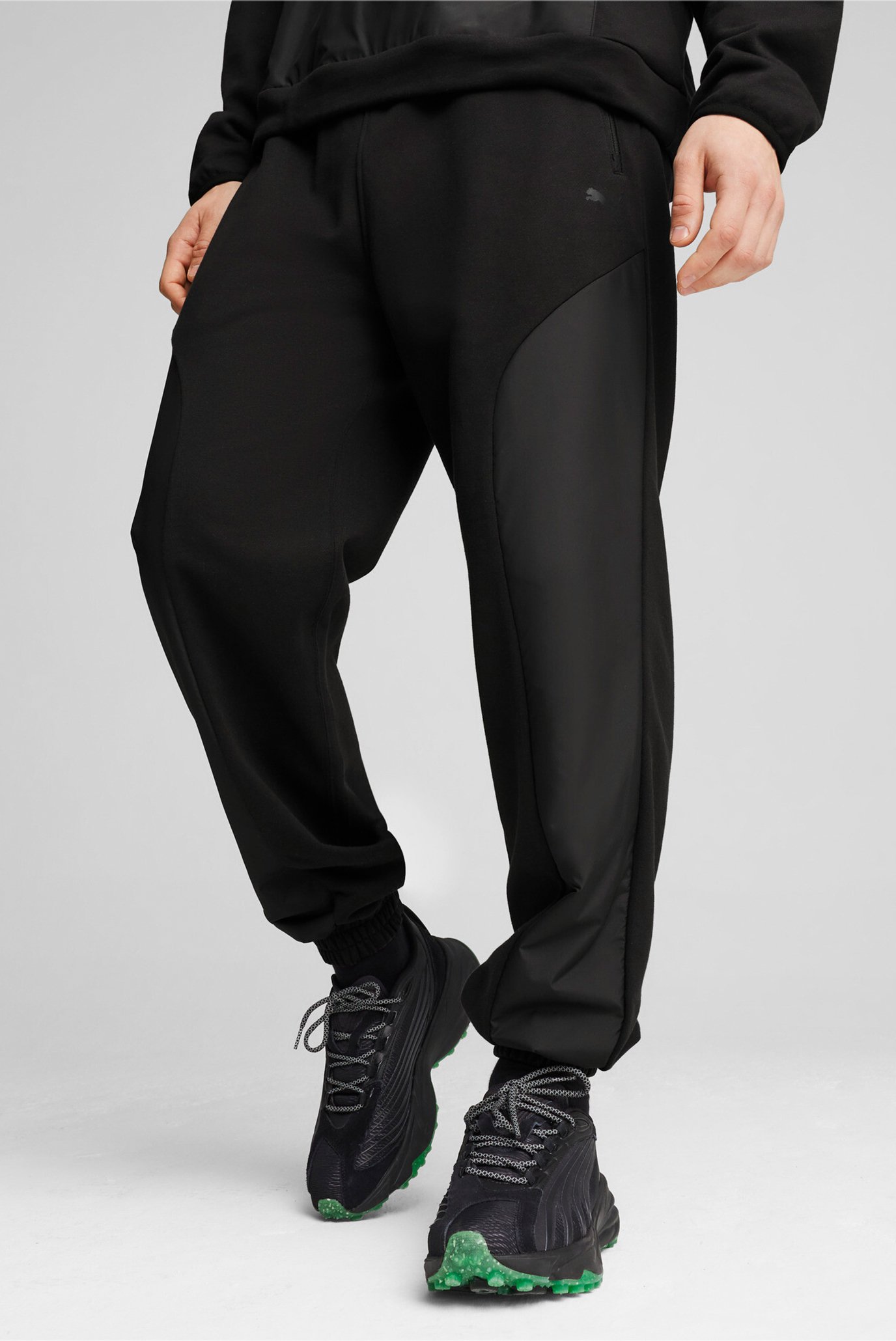 Чоловічі чорні спортивні штани Mercedes-AMG Petronas F1® Statement Pants Men 1