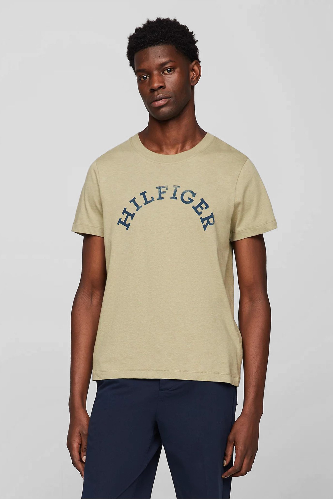 Мужская оливковая футболка HILFIGER ARCHED TEE 1