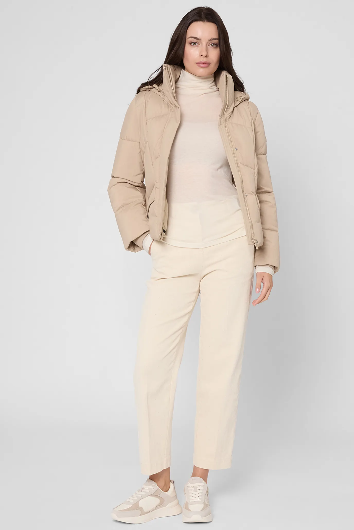 Жіноча бежева куртка 2