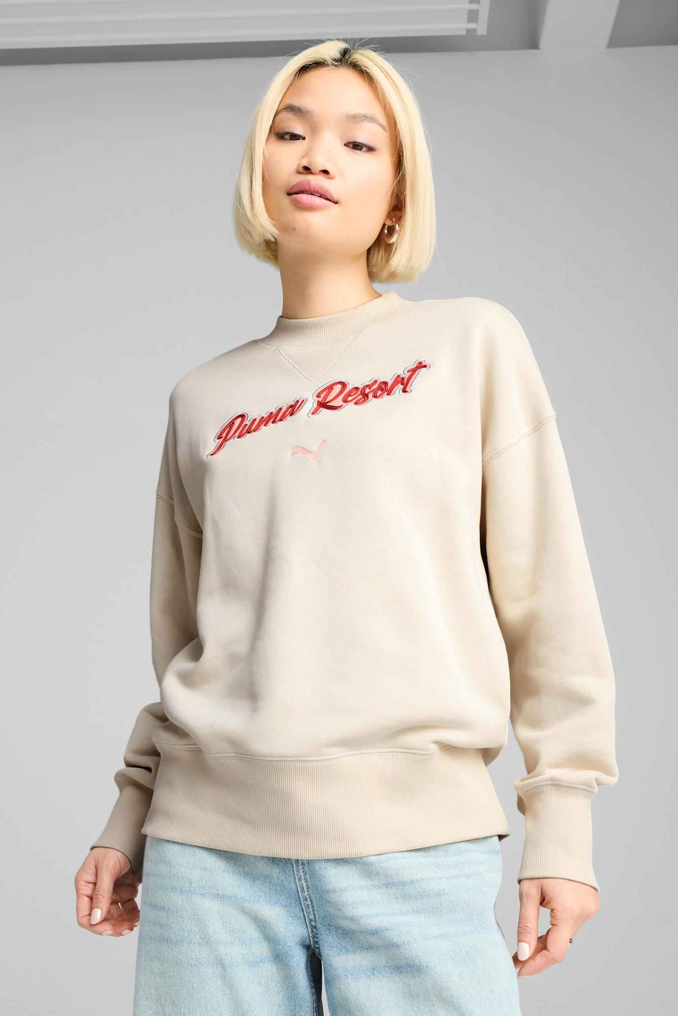 Жіночий білий світшот PREMIUM ESS Oversized Graphic Crew Women 1