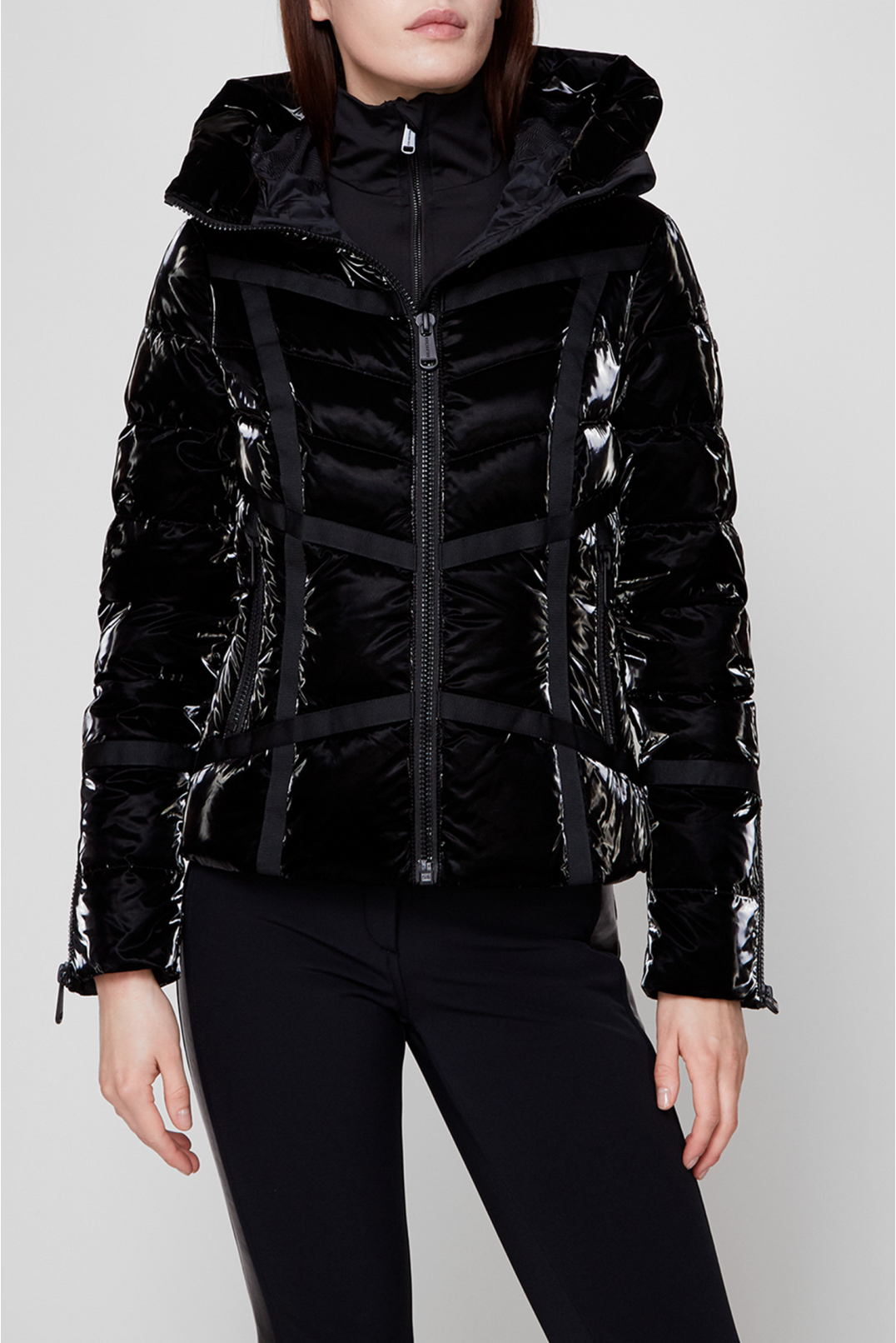 Женская черная пуховая лыжная куртка 1