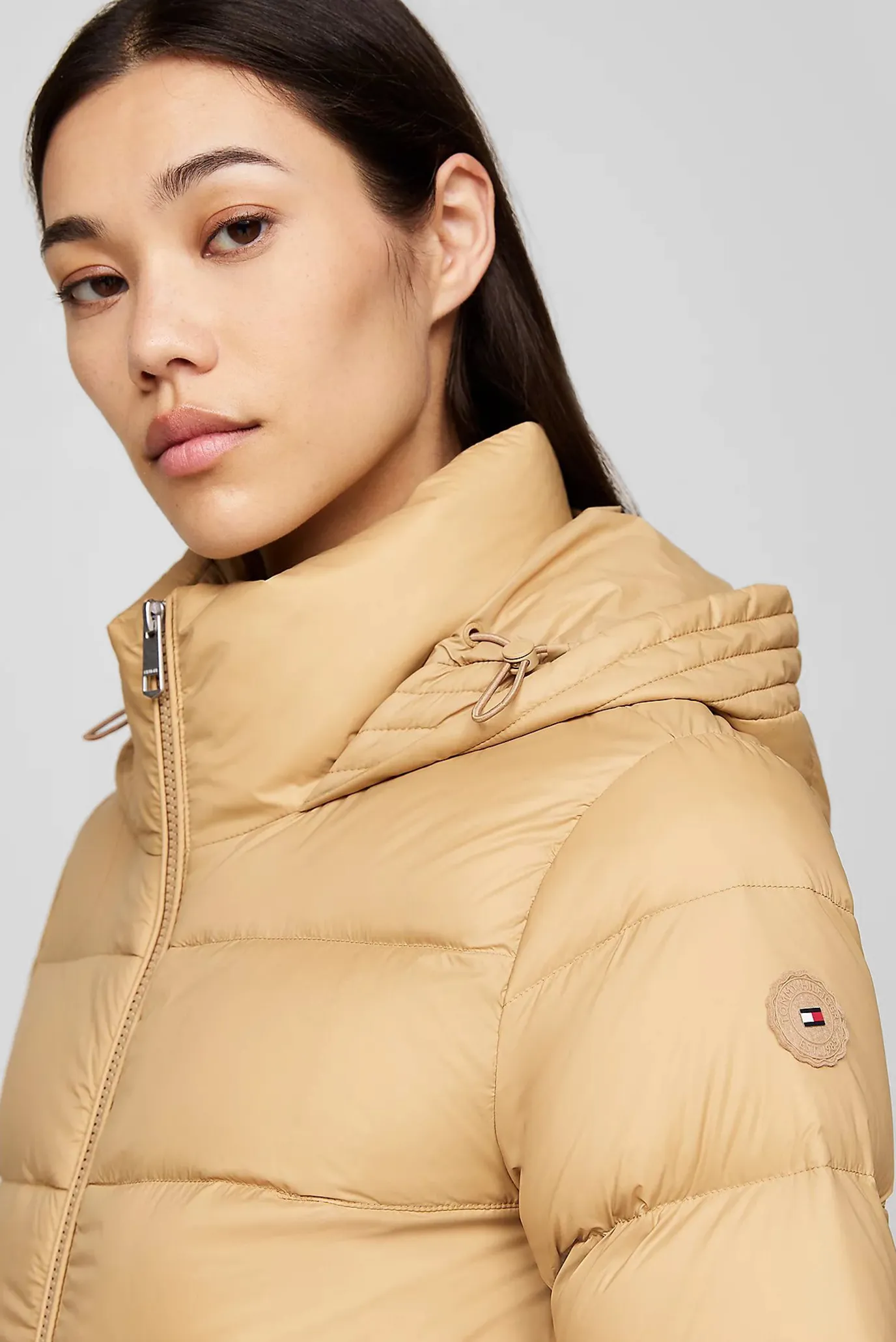 Жіночий бежевий пуховик 4