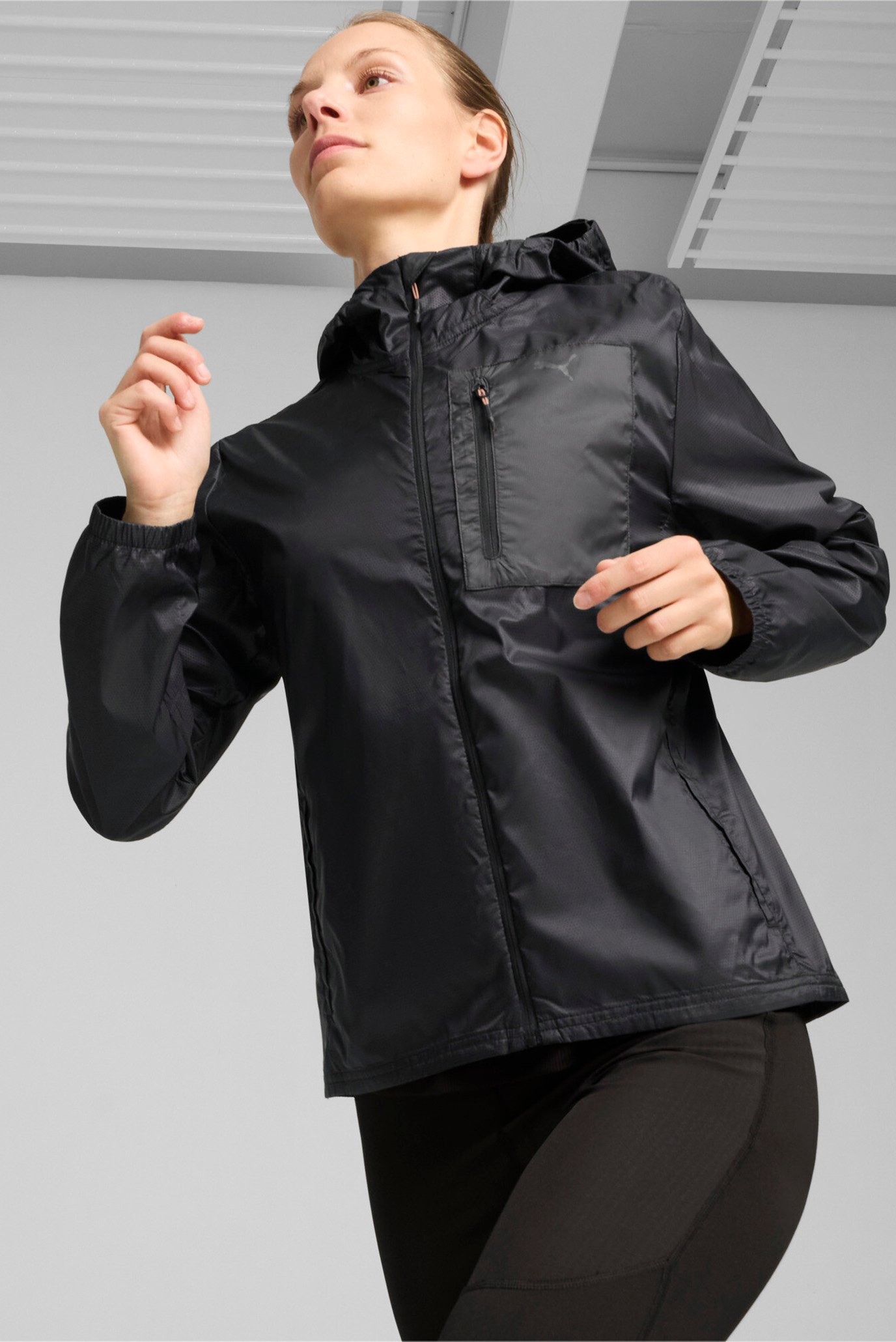 Женская черная ветровка SEASONS Running Jacket Women 1