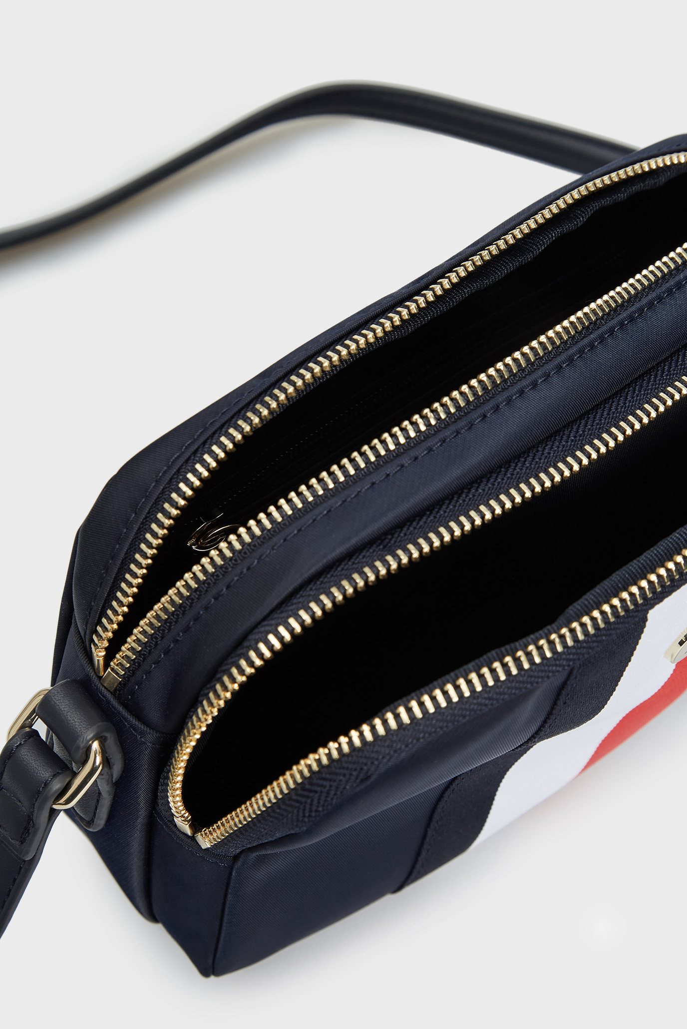 tommy hilfiger poppy crossover corp
