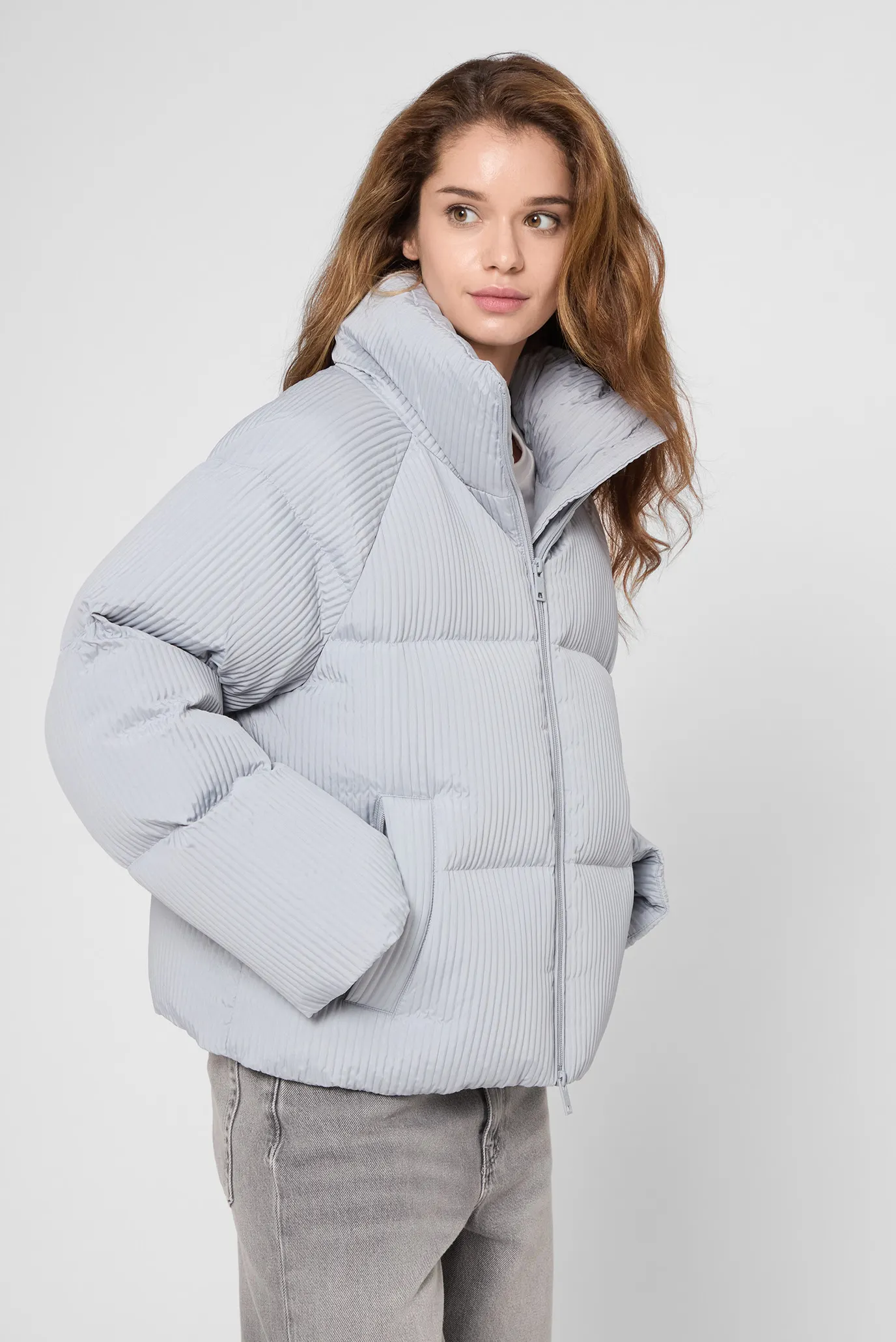 Жіночий блакитний пуховик 3