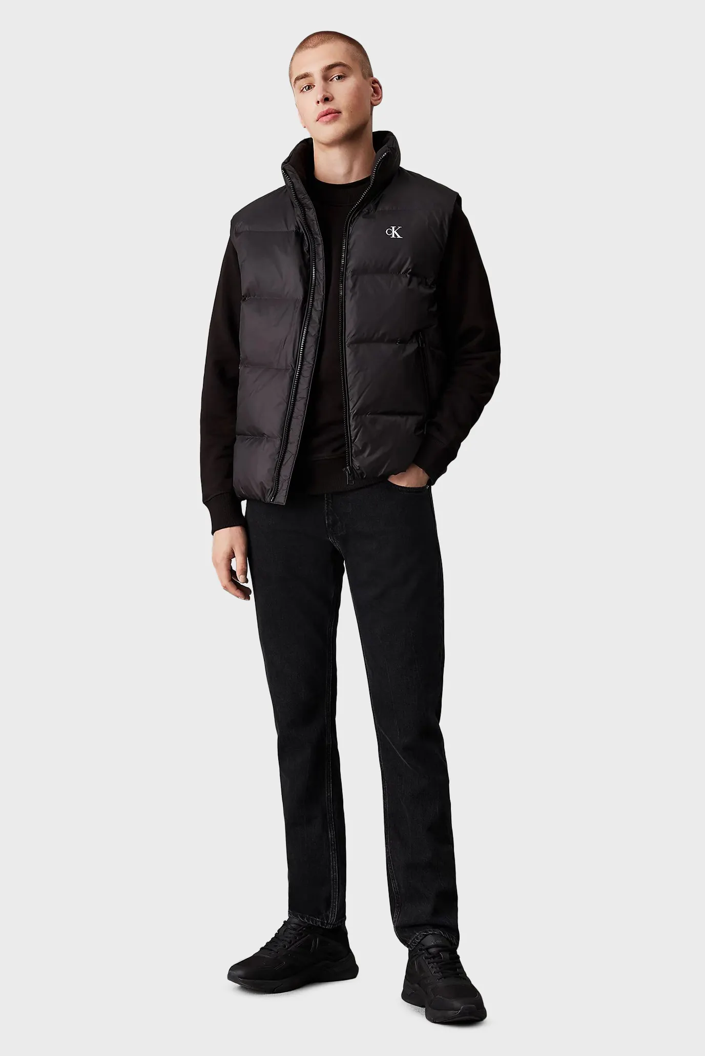 Мужской черный пуховой жилет ESSENTIALS DOWN VEST 2