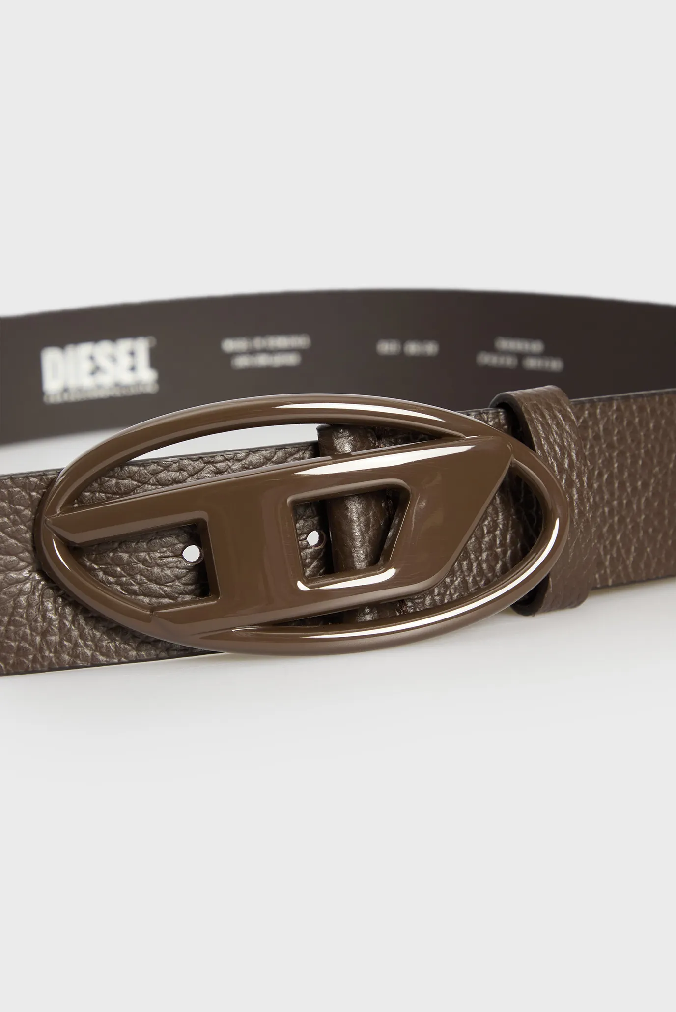 Коричневый кожаный ремень OVAL D 2