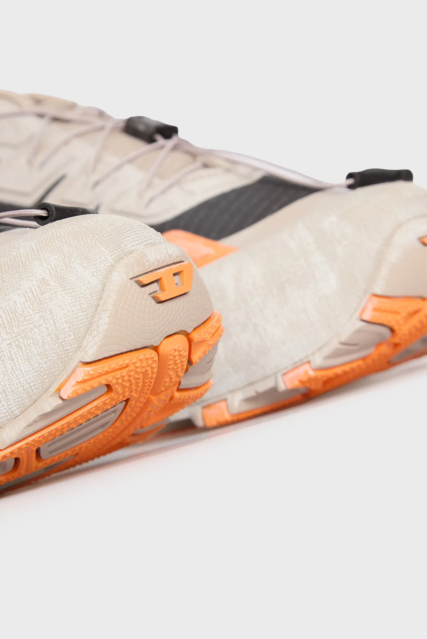 Чоловічі сірі кросівки D-CAGE RUNNER 2