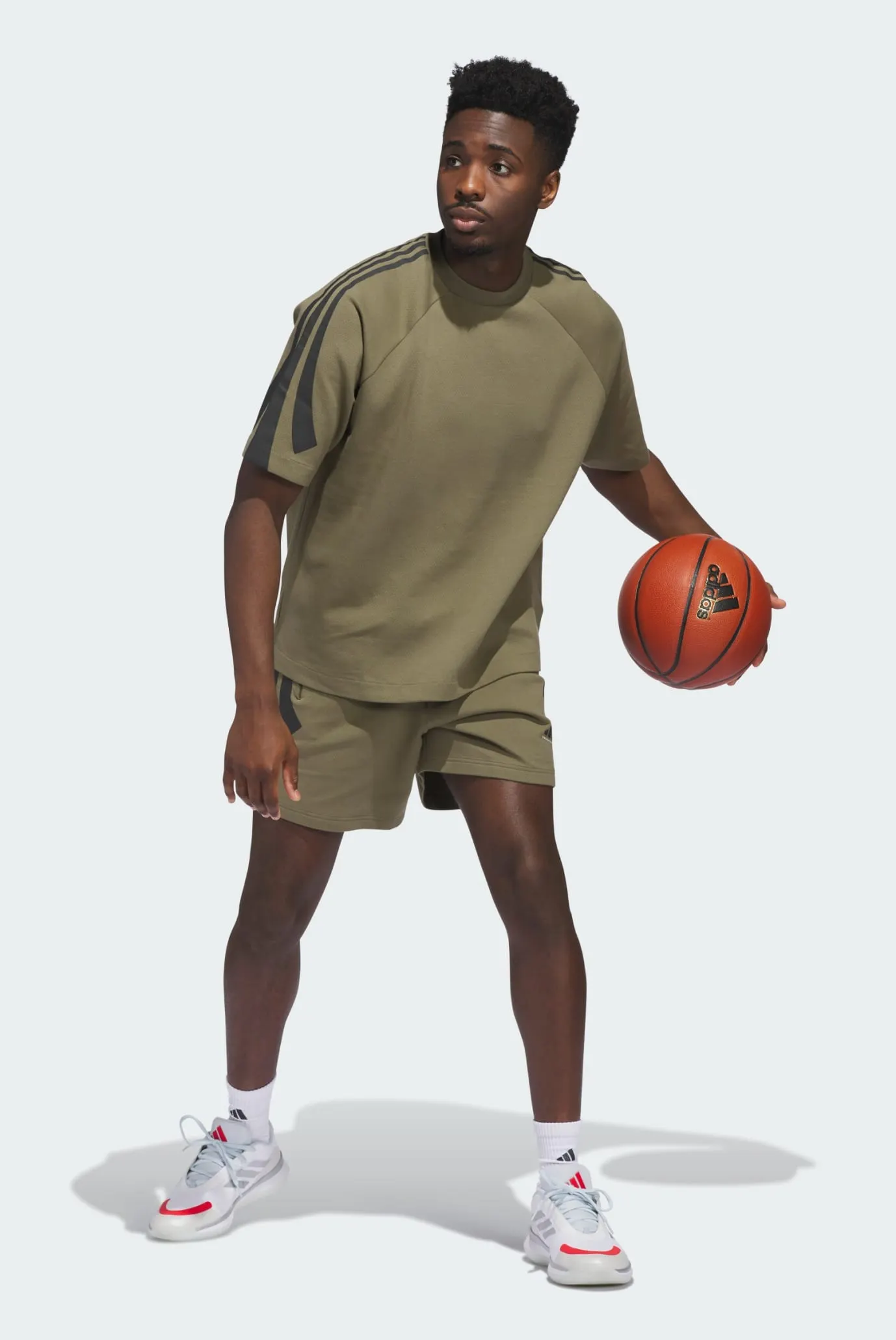 Оливкова футболка adidas Basketball (унісекс) 2